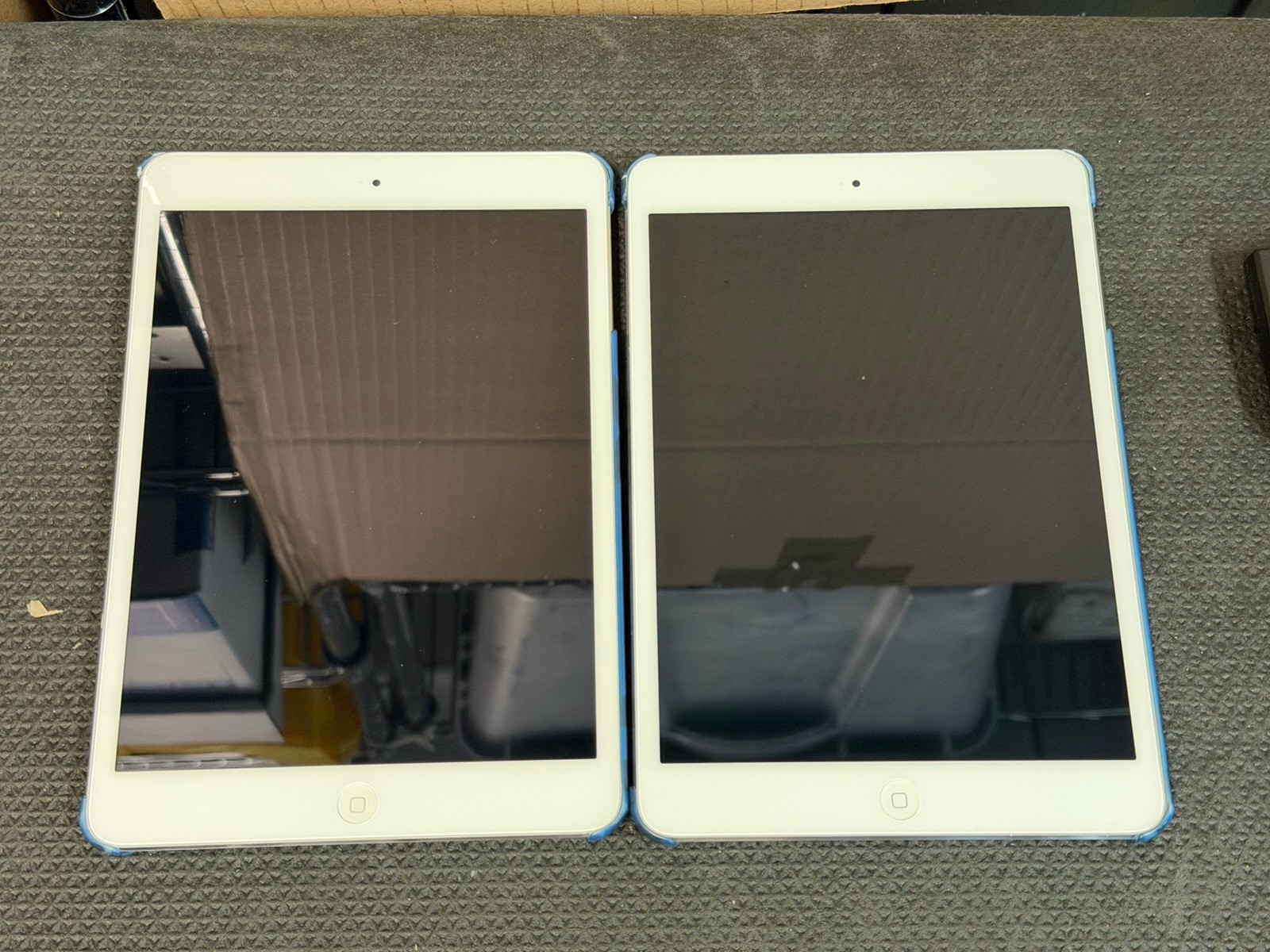 Lot of 2 Apple iPad 4th Gen A1489 – Read– For Parts/Repair - Both Power On
