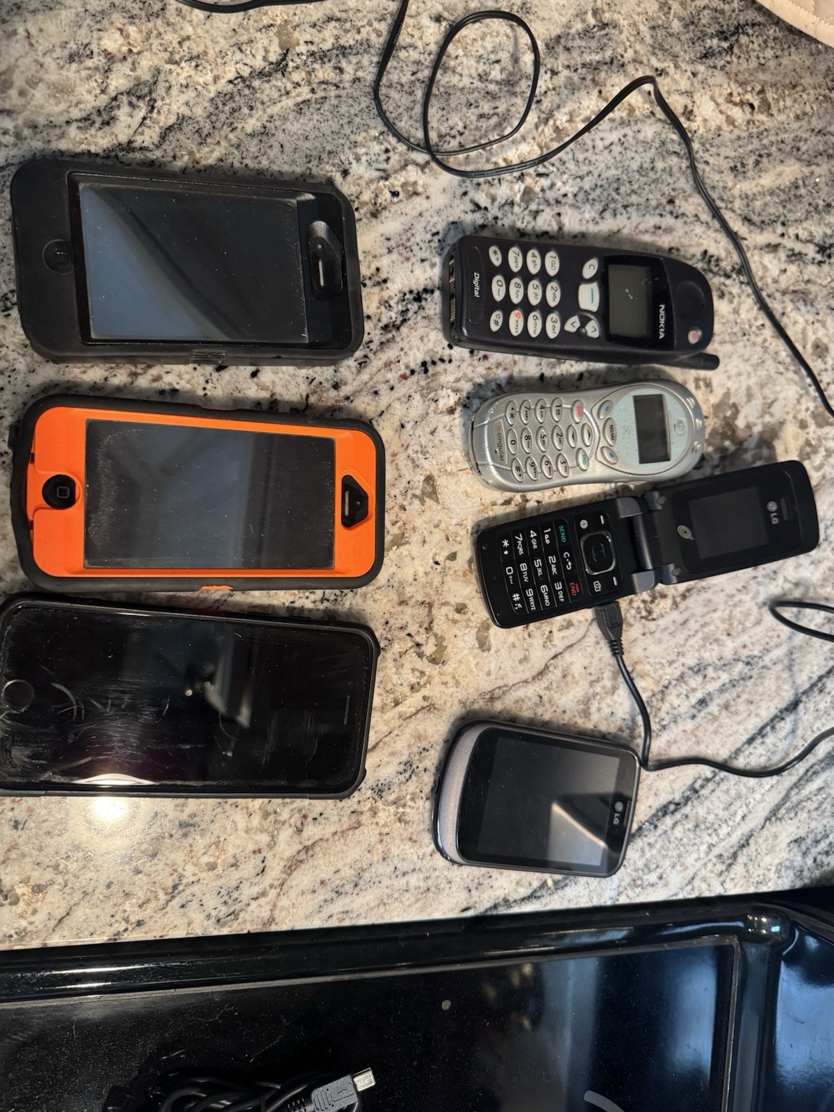 Lot of 7 Vintage Cell Phones iPhone Nokia LG Flip Phones Untested/Working Retro