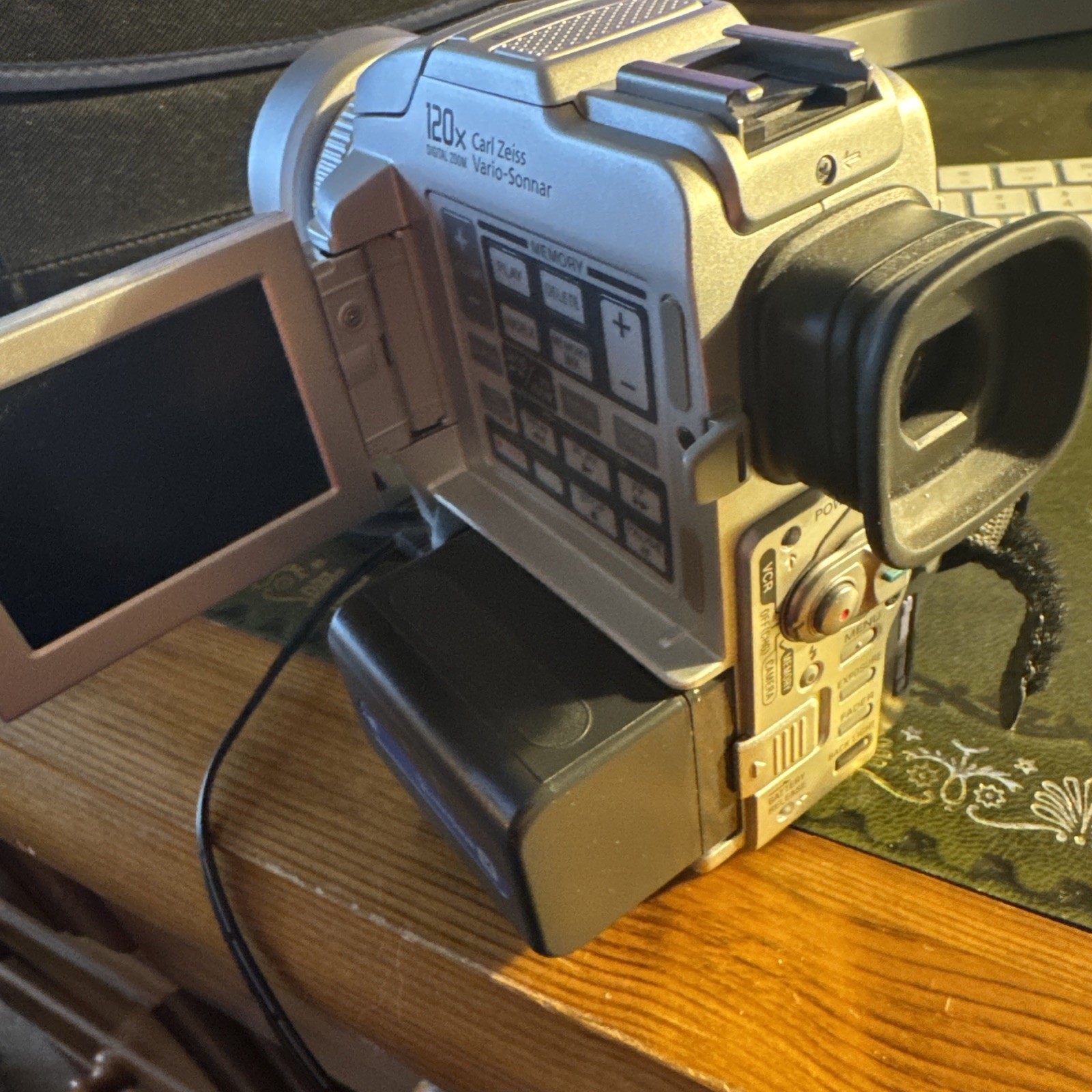 Sony DCR-PC110E Handycam Nightshot Mini DV Firewire (DV) for Editing Camcorder