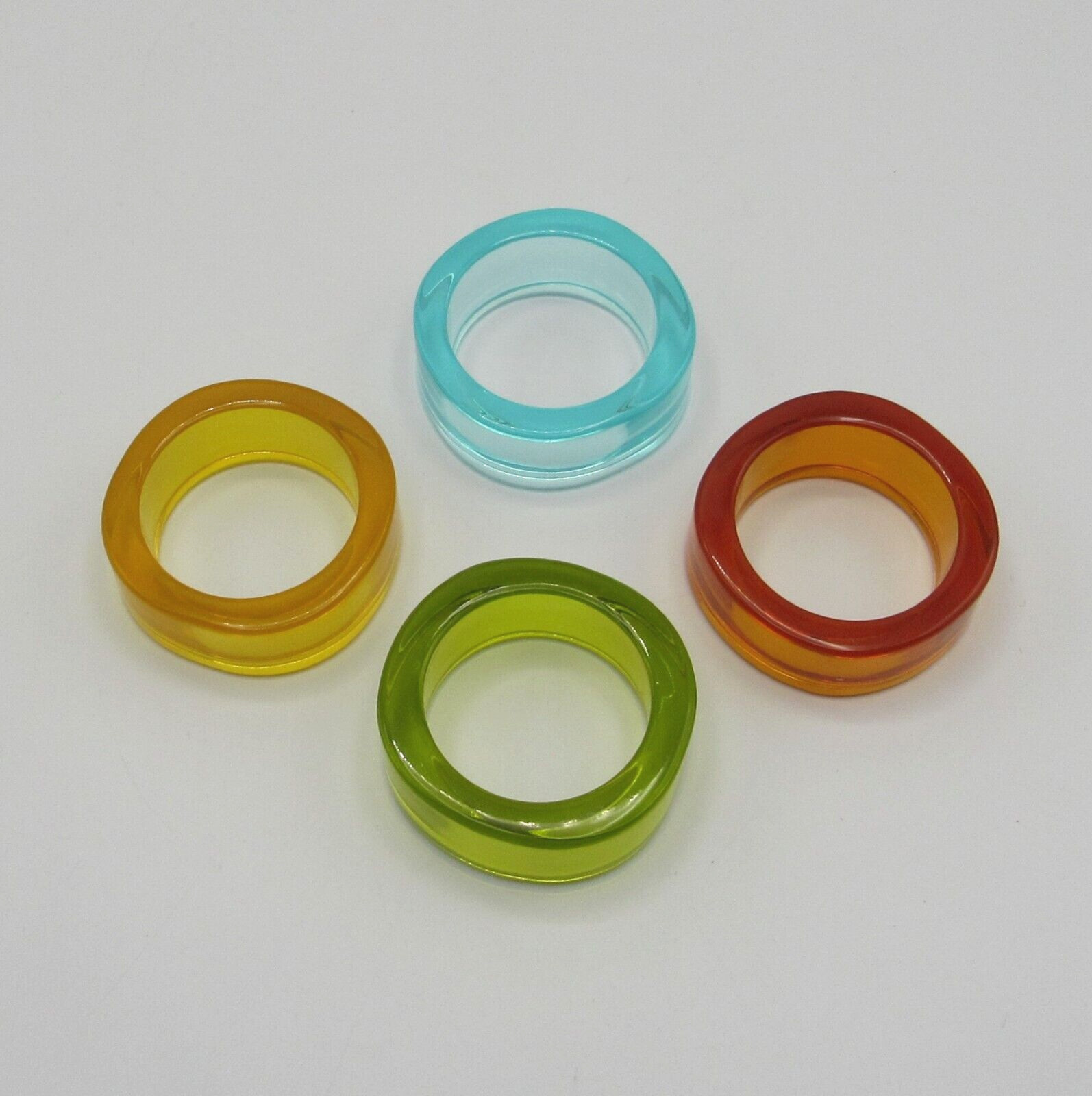 VINTAGE MCM LUCITE ACRYLIC NAPKIN RINGS ASSORTED COLORS SET OF 4