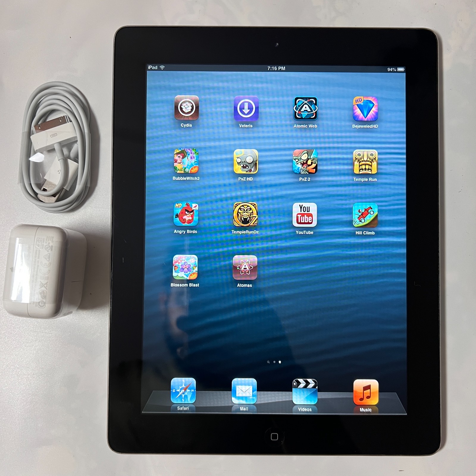 Apple iPad 2nd Gen 64GB Rare iOS 6.1.3-Cydia Veteris- A1395 Black-Good See back