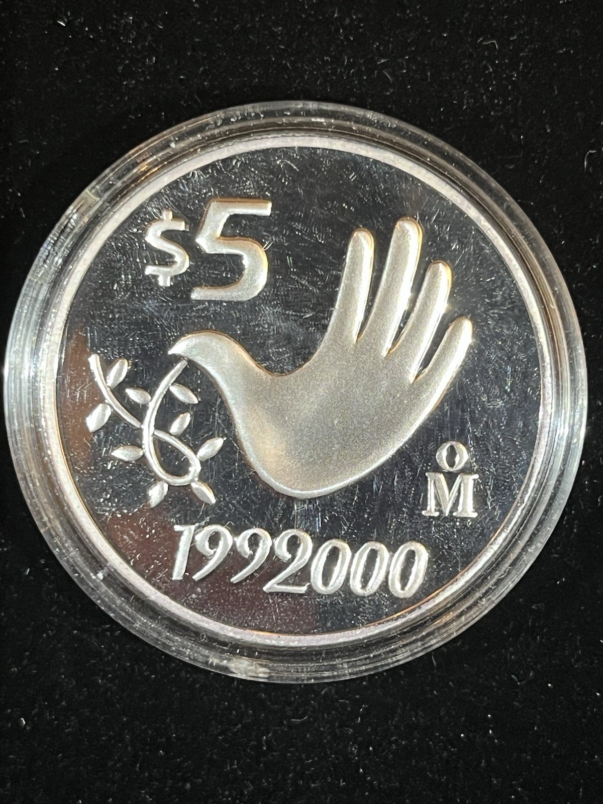 Mexico 1999-2000 5 Pesos Silver Coin Millennium Series La Paz del Mundo