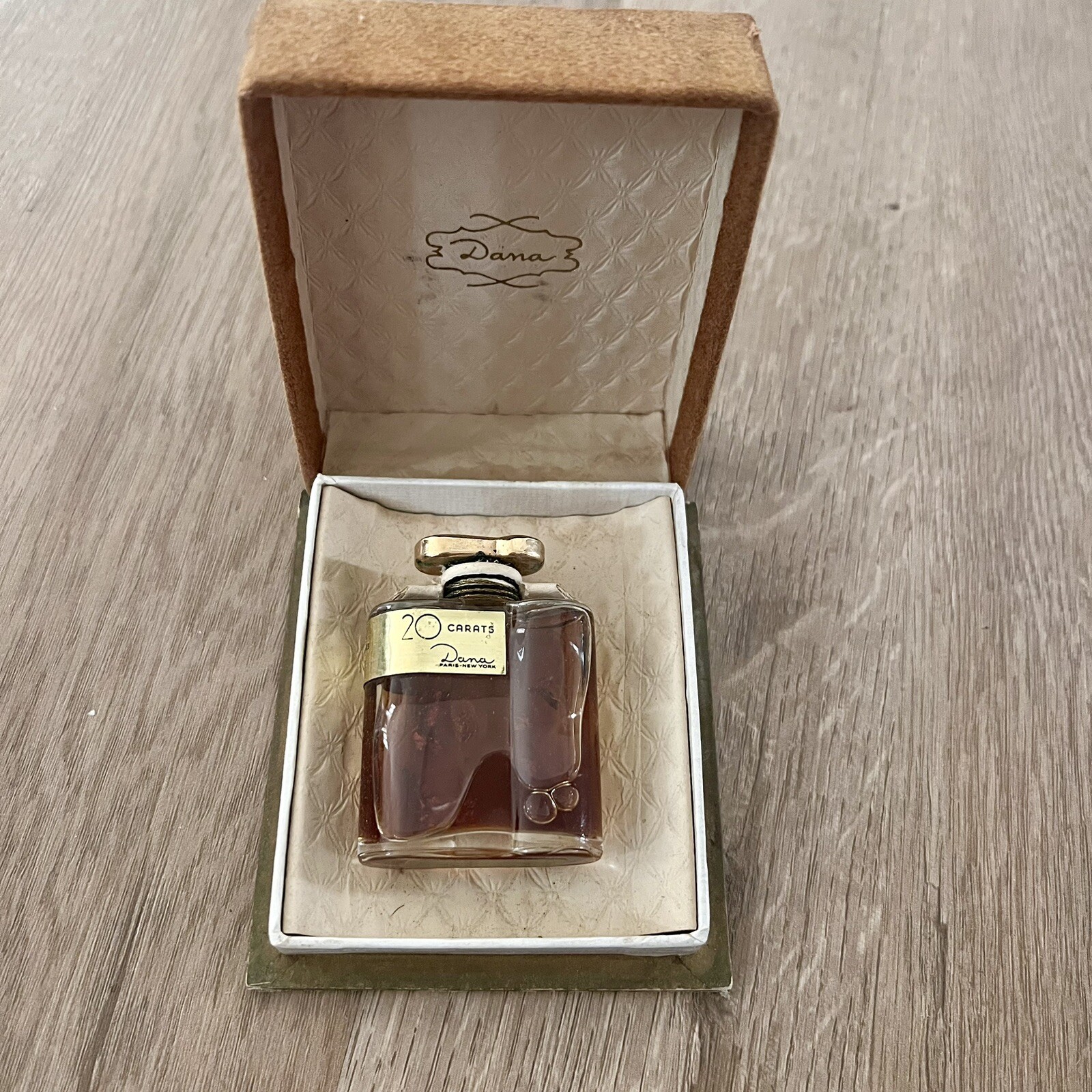 Vtg 1930's Dana Paris New York Perfumes 20 CARATS 1/2 Fl. Oz Sealed Original Box
