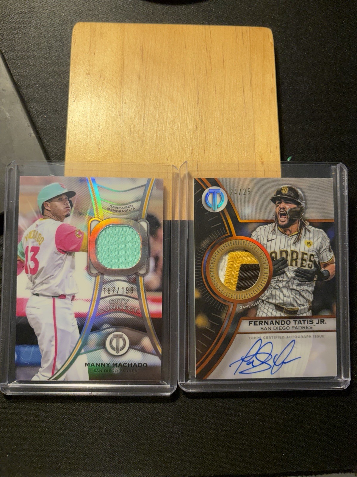 FERNANDO TATIS JR. 2025 TOPPS TRIBUTE TO THREADS USED PATCH AUTO /25 + Machado