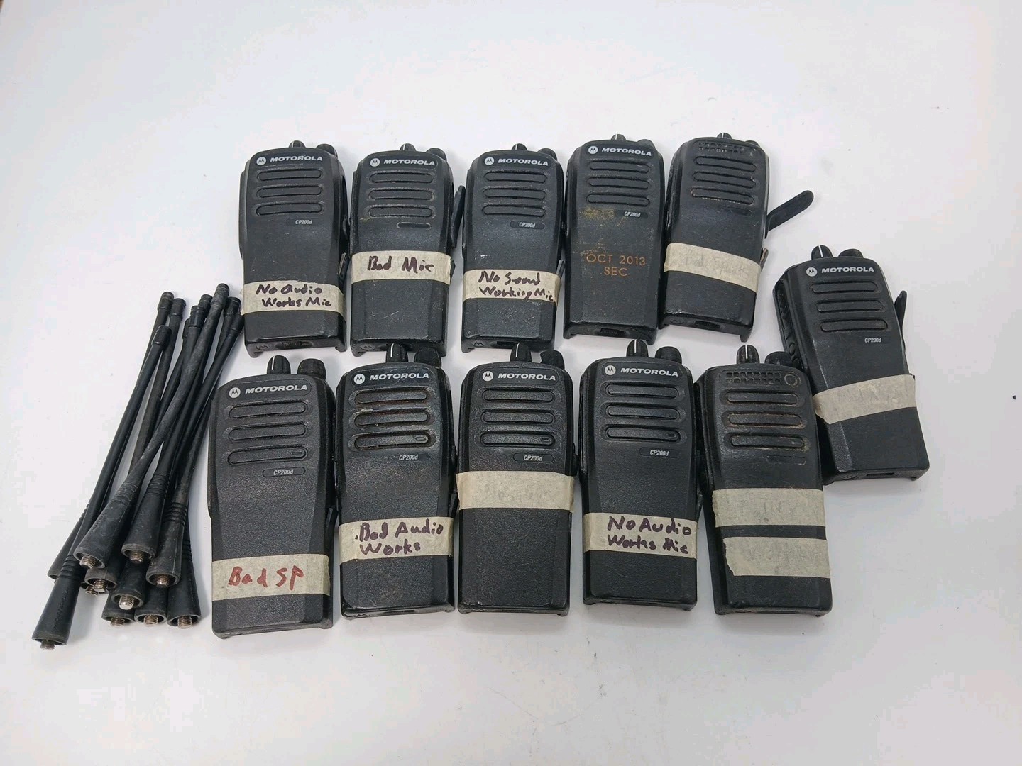 Lot Of 11 MOTOROLA CP200d UHF RADIO (READ DESCRIPTION)
