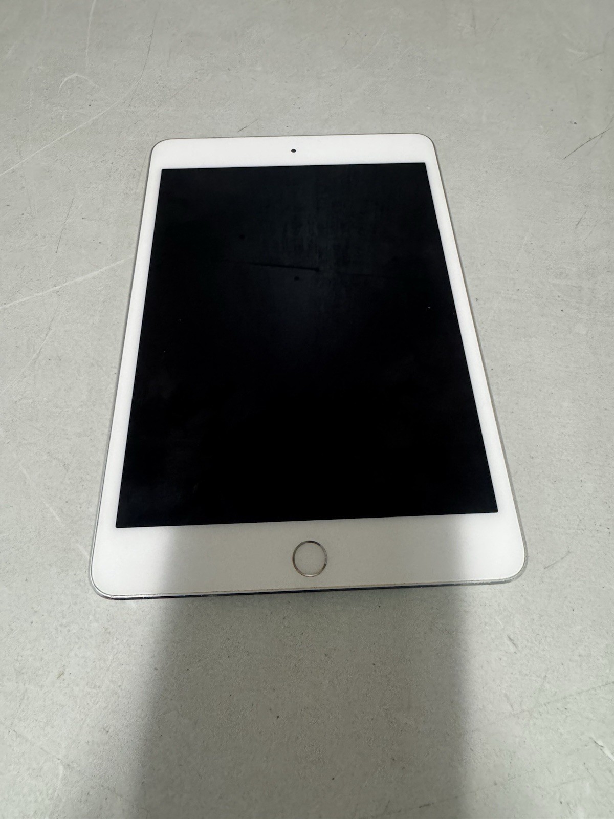 Apple iPad Mini 4 A1538 WiFi Not Powering On For Parts Repair