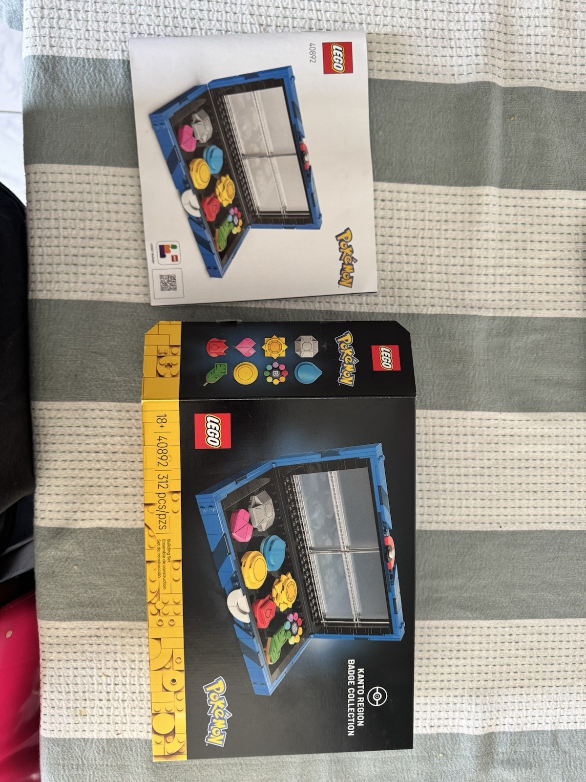 LEGO Kanto Region Badge Collection(Box and Manual Only) Great Condition No LEGO