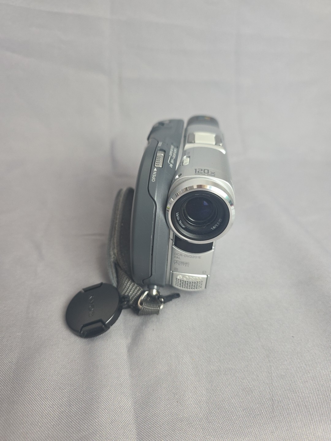 Sony Handycam DCR-DVD201E Digital  DVD Camcorder 120x zoom Untested 