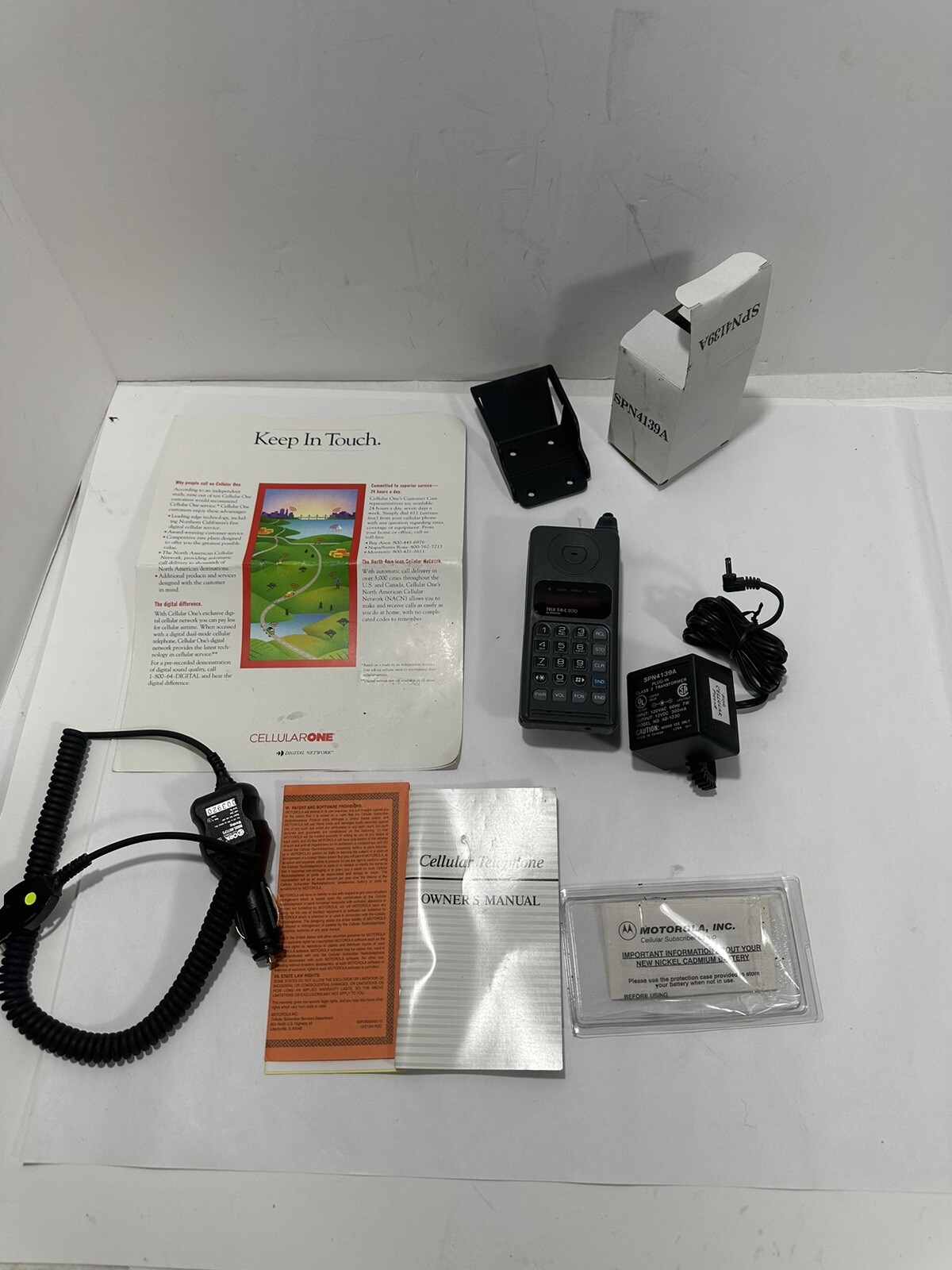Vintage Tele Tac 200 Motorola Cell Phone + Extras Powers On For Parts Only AS-IS