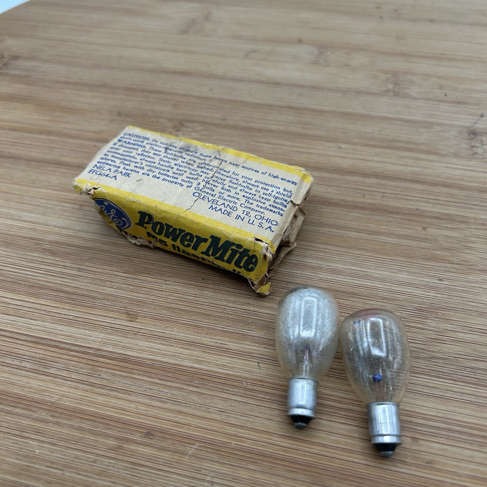 Vintage GE General Electric M5 POWERMITE FLASHBULBS  (2) NOS