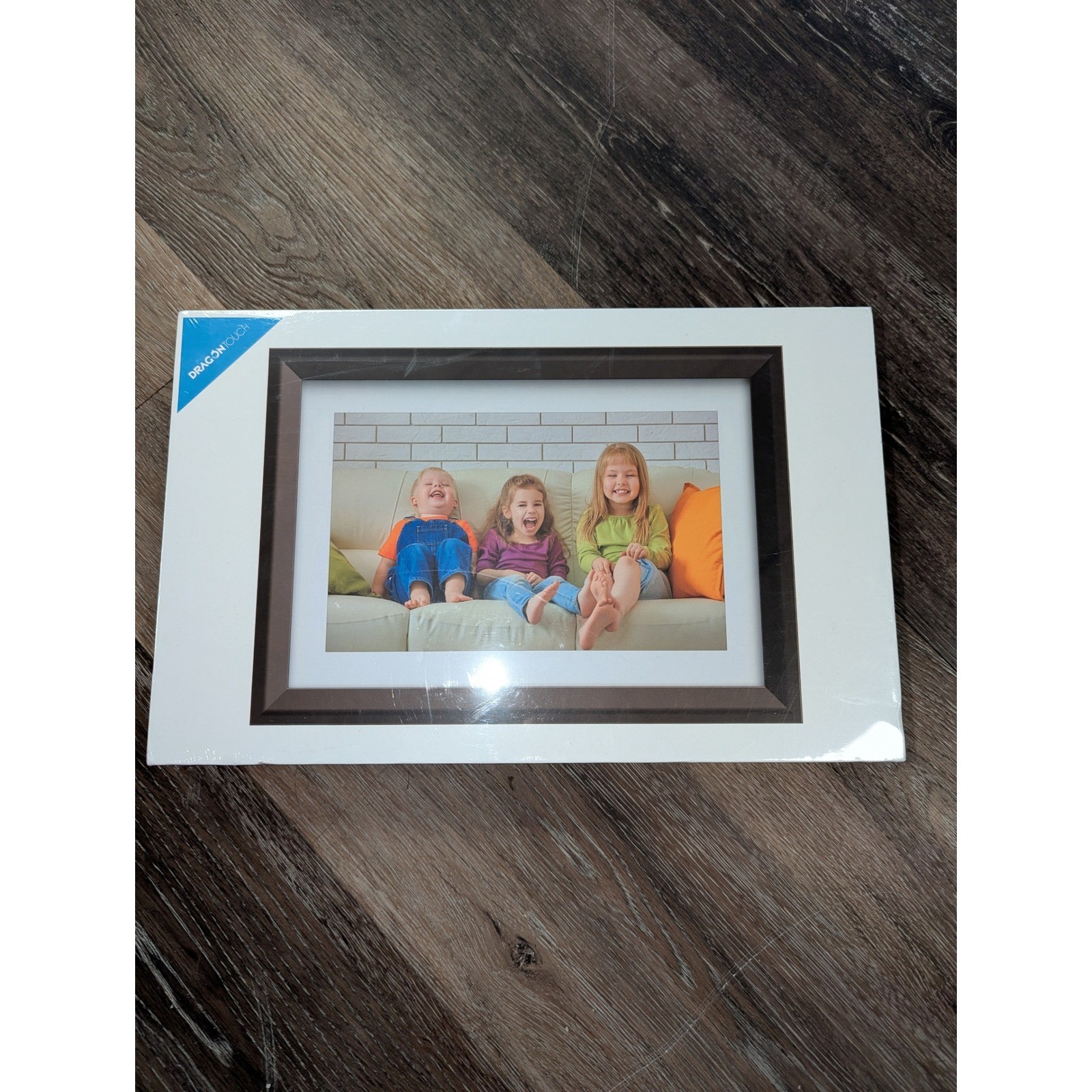 DragonTouch Classic 10 Digital Photo Frame 10.1 Inch HD IPS Touch Screen Brown