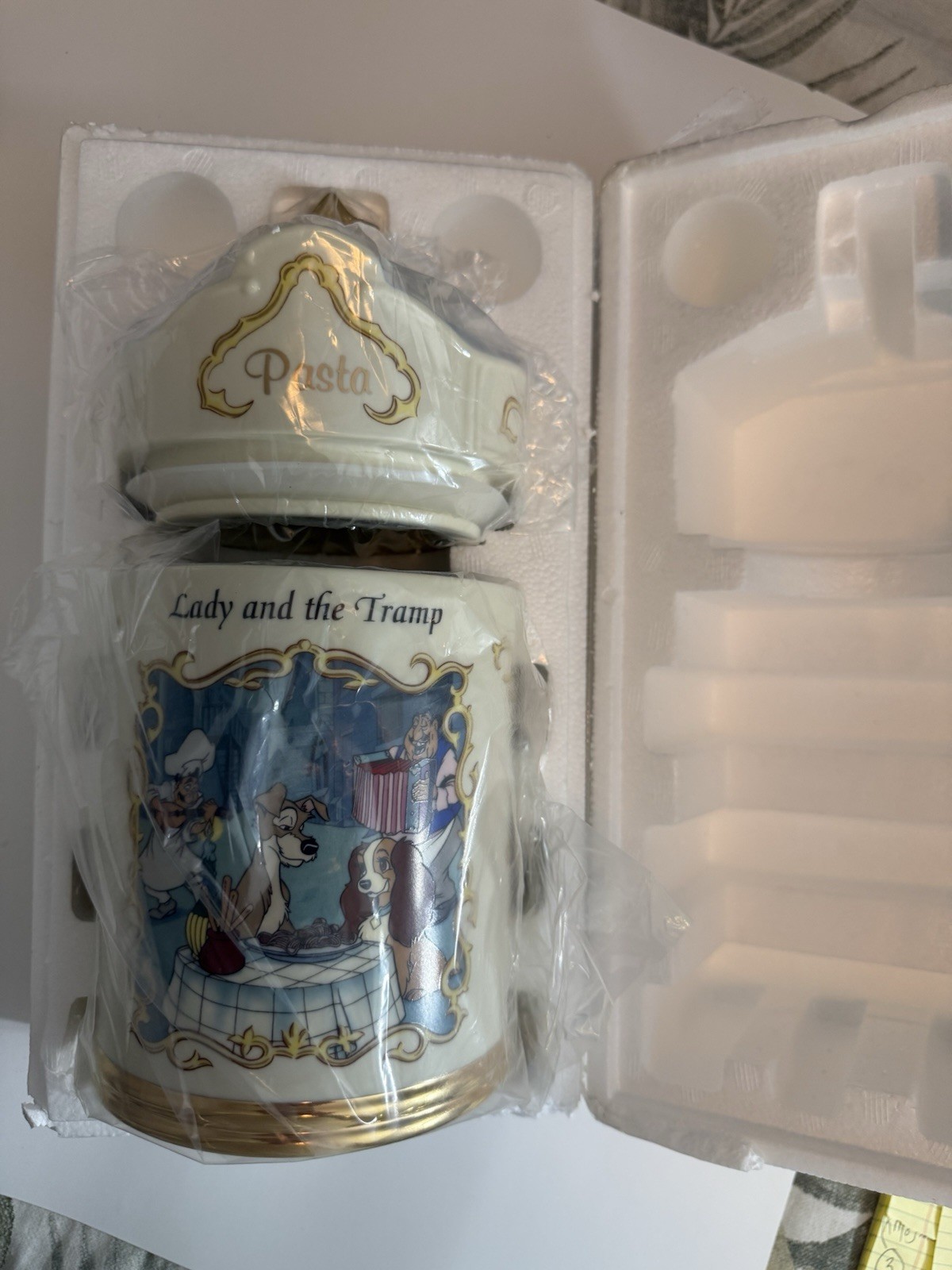 Lenox Disney Lady & Tramp Porcelain Handcrafted Canister 24K Gold Trim