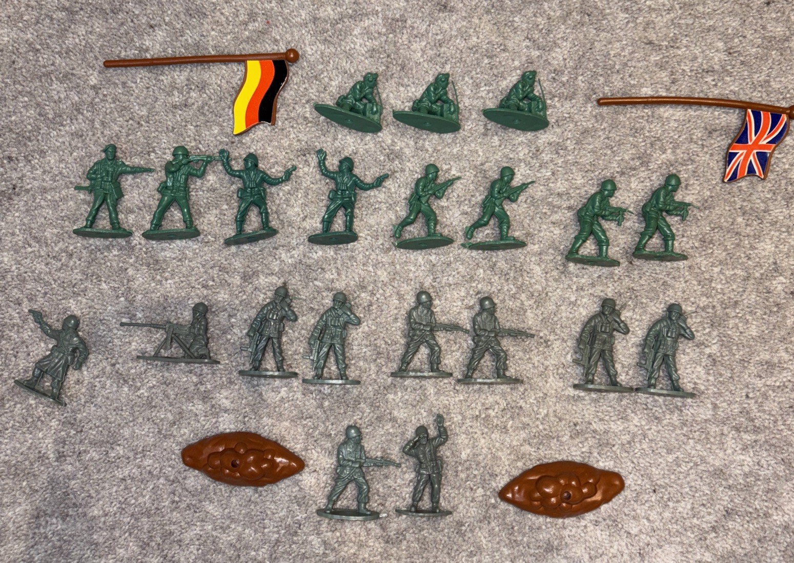 vintage 1990s plastic Army soldier playset new unused 21 soldiers  two flags  