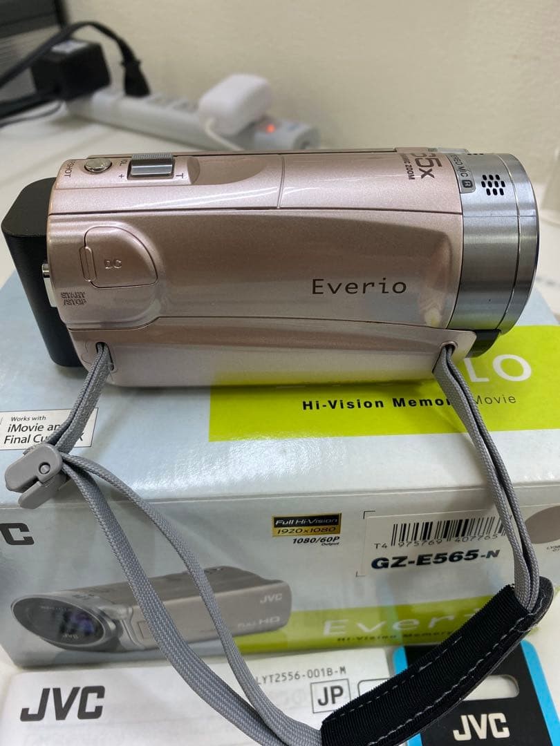JVC Everio GZ-E565 
