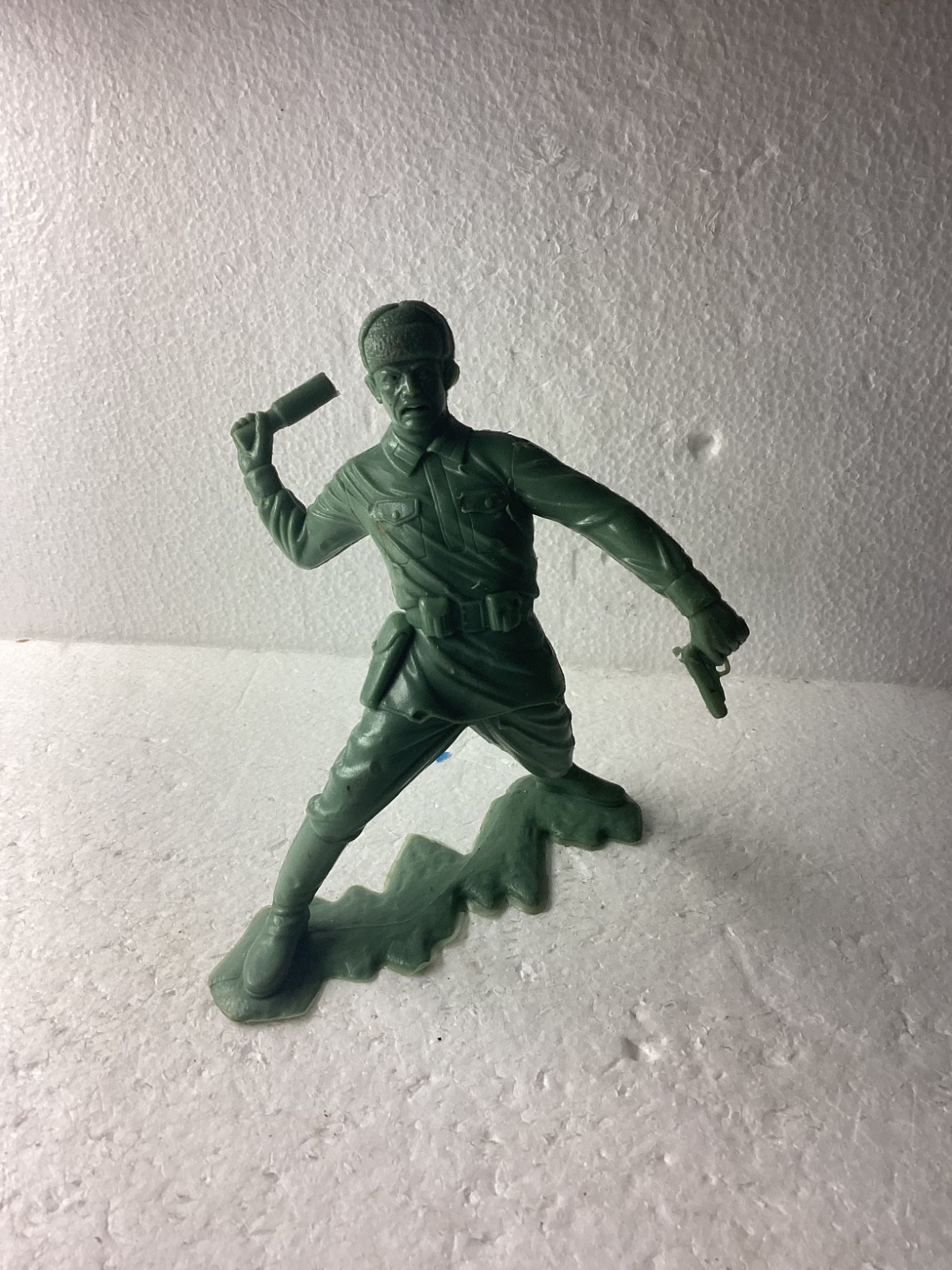 VINTAGE, ORIGINAL 1963 MARX WWII Grenade RUSSIAN SOLDIER, 6" INCH FIGURE.