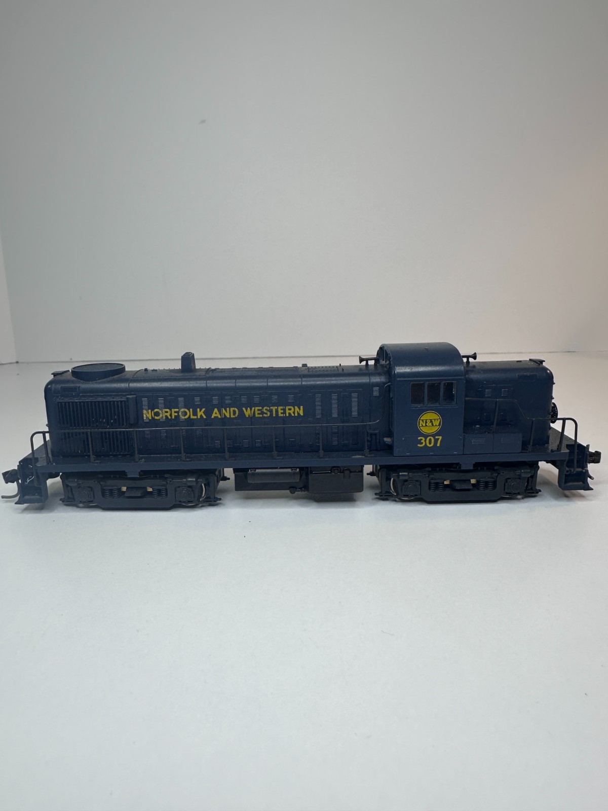 KATO NORFOLK & WESTERN RS-3 Diesel powered engine HO Engine 307