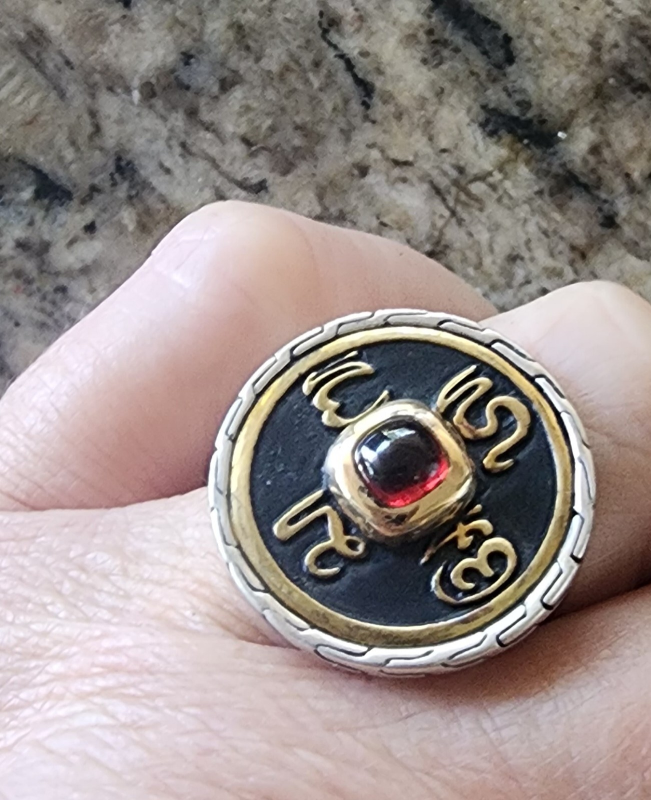 John Hardy Garnet and Sterling Silver 18kt Gold Center Bezel Ring Sz 6