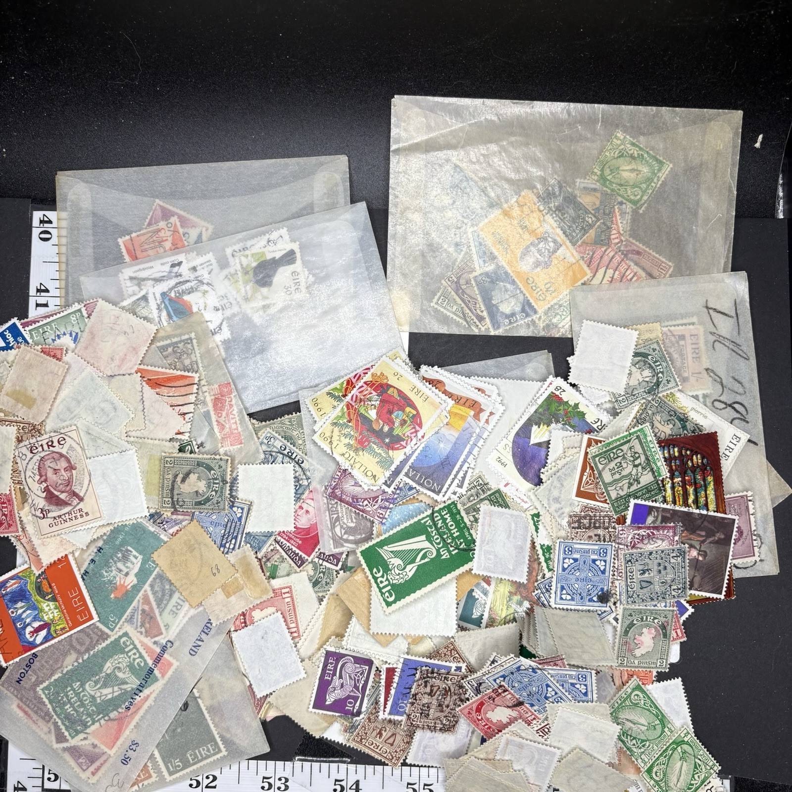 Ireland - Mixed Stamp Lot - Lots To Check Out Here !  Great Price ! 1x20g Pack