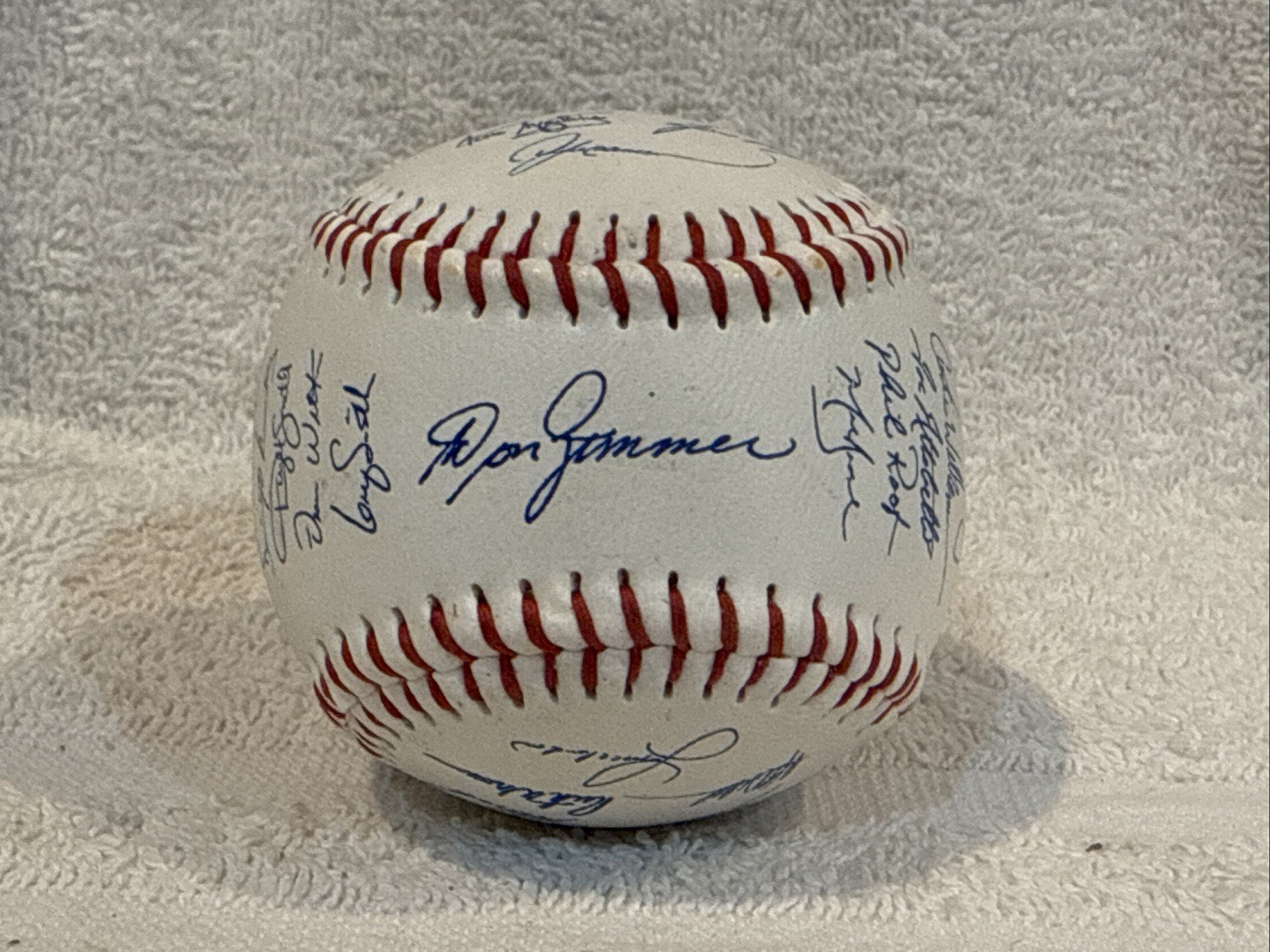 VINTAGE 1990 Chicago Cubs Union 76 SGA Team Signed Facsimile Ball, Ryne Sandberg