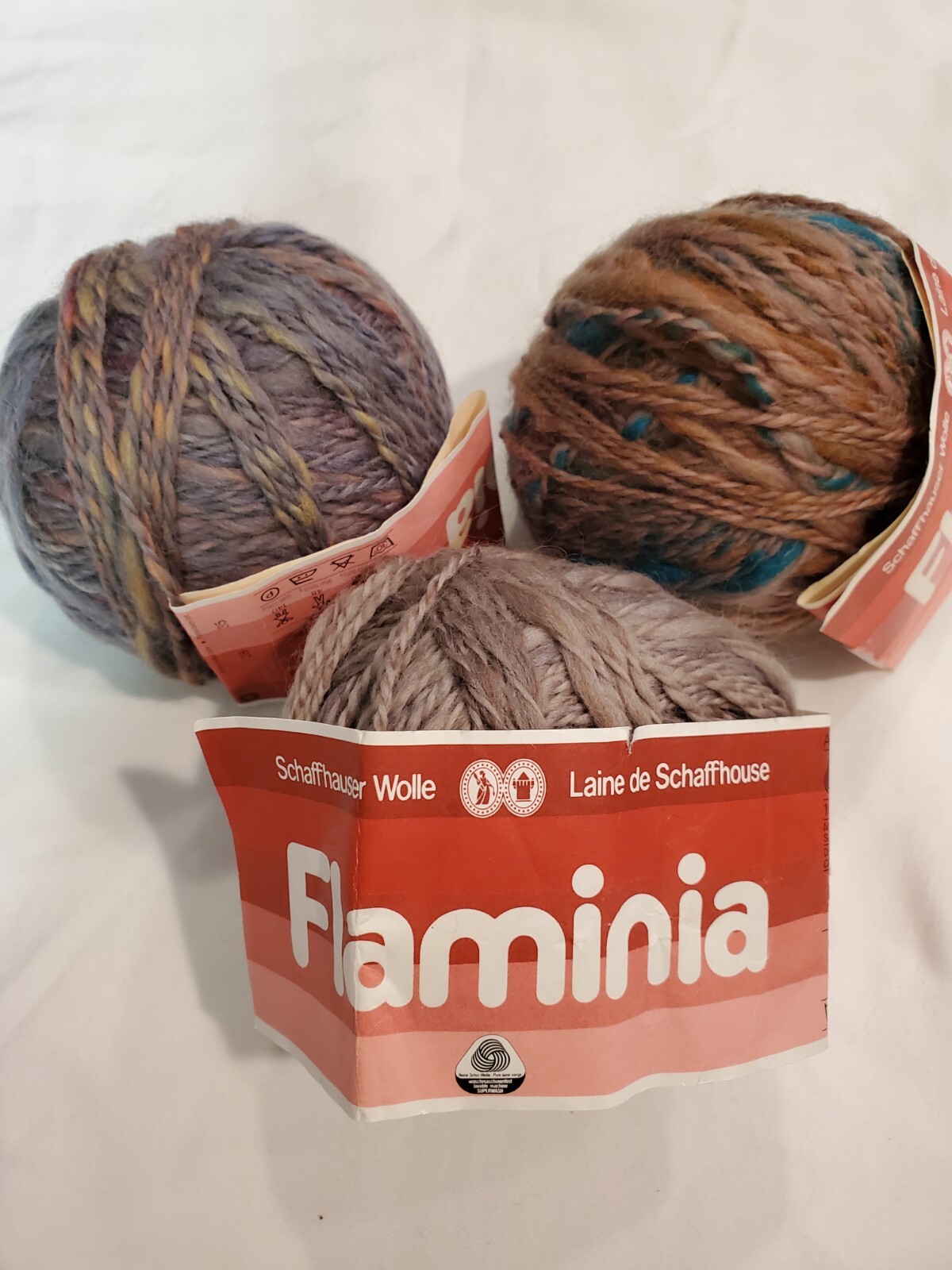 Schaffhauser Flaminia thick/thin yarn. 100% vir wool. 100 gr. 3 balls. 3 colors.