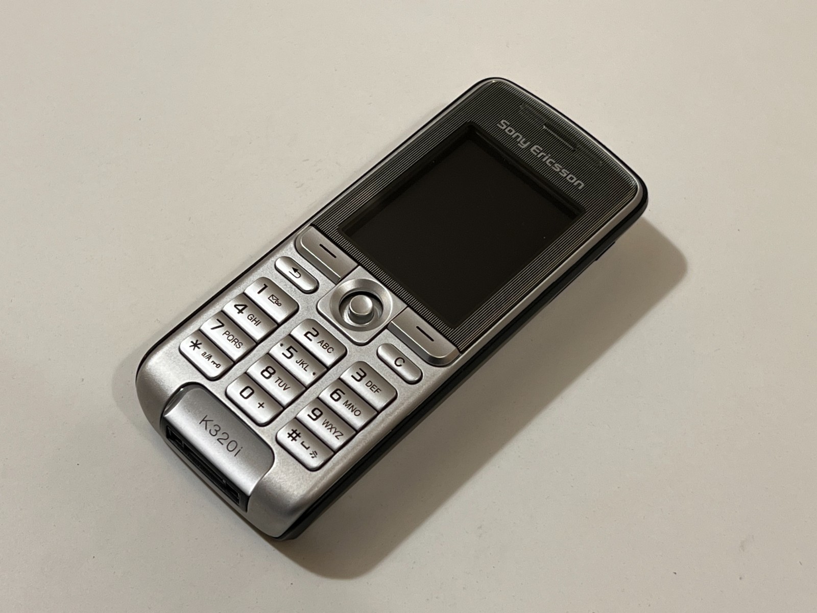 Sony Ericsson K320i Silver color Vintage Cell phone Untested