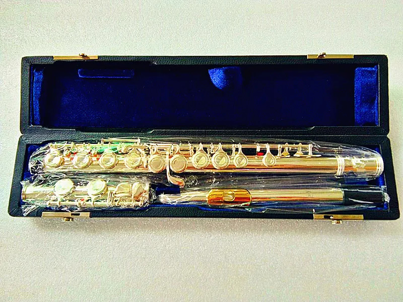 YFL-212 Silvered C-Tune Flute with 16 Keys E-Key Gold Mouthpiece Closed Overhead