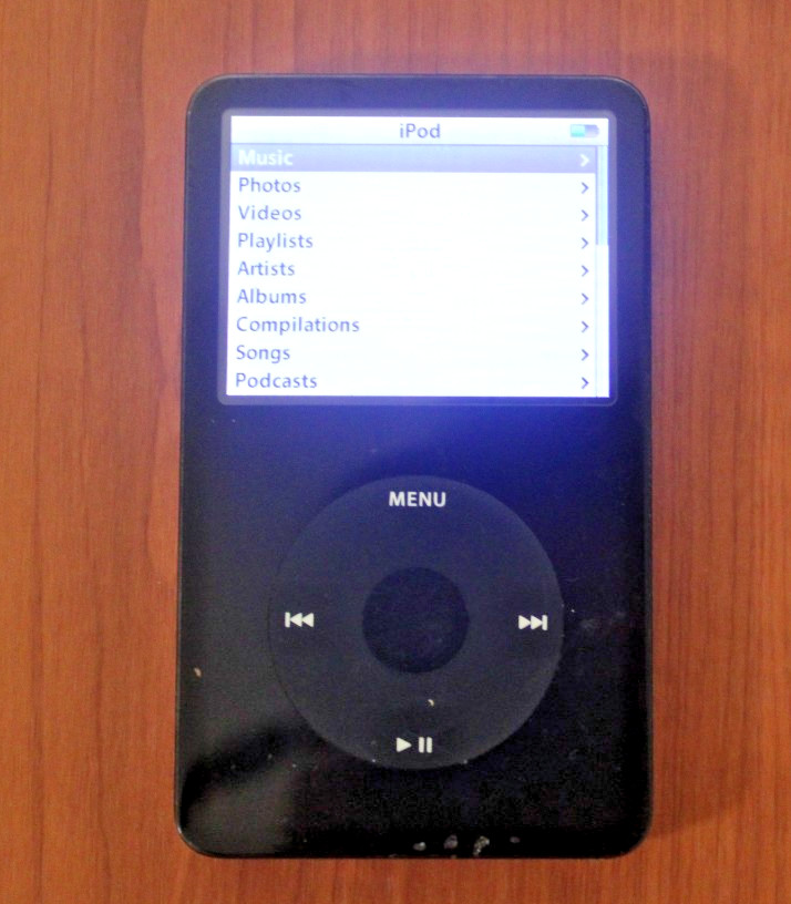 Apple iPod Classic 5th Gen 30GB Black A1136 Video MP3 Player Works HAS MUSIC.