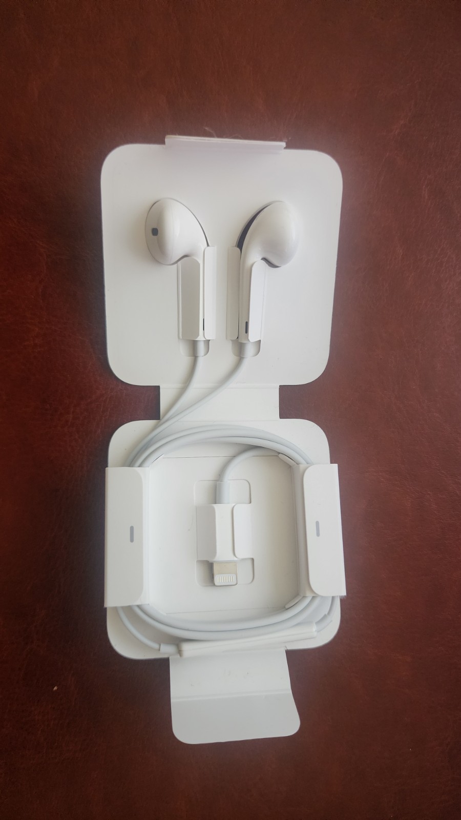 Apple Lightning Wired Earbuds Lightning + 3.5mm To Lightning Adapter Lot of 100