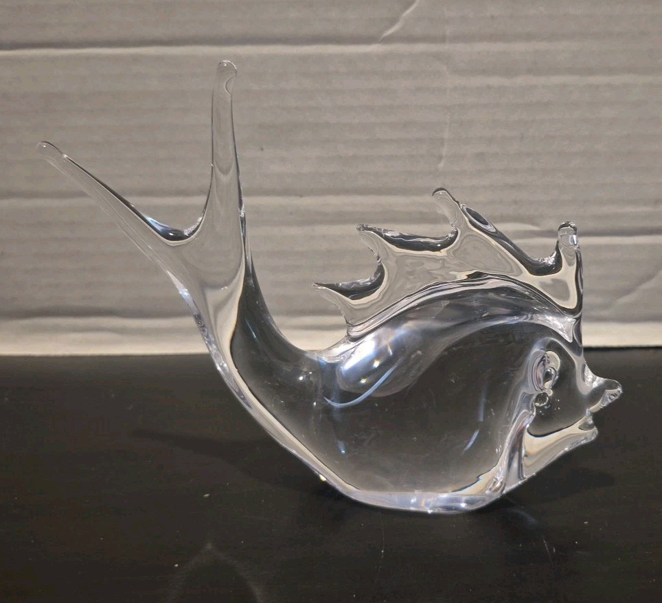 Clear Glass Fish Sculpture Figurine Paperweight No Chips Or Cracks 