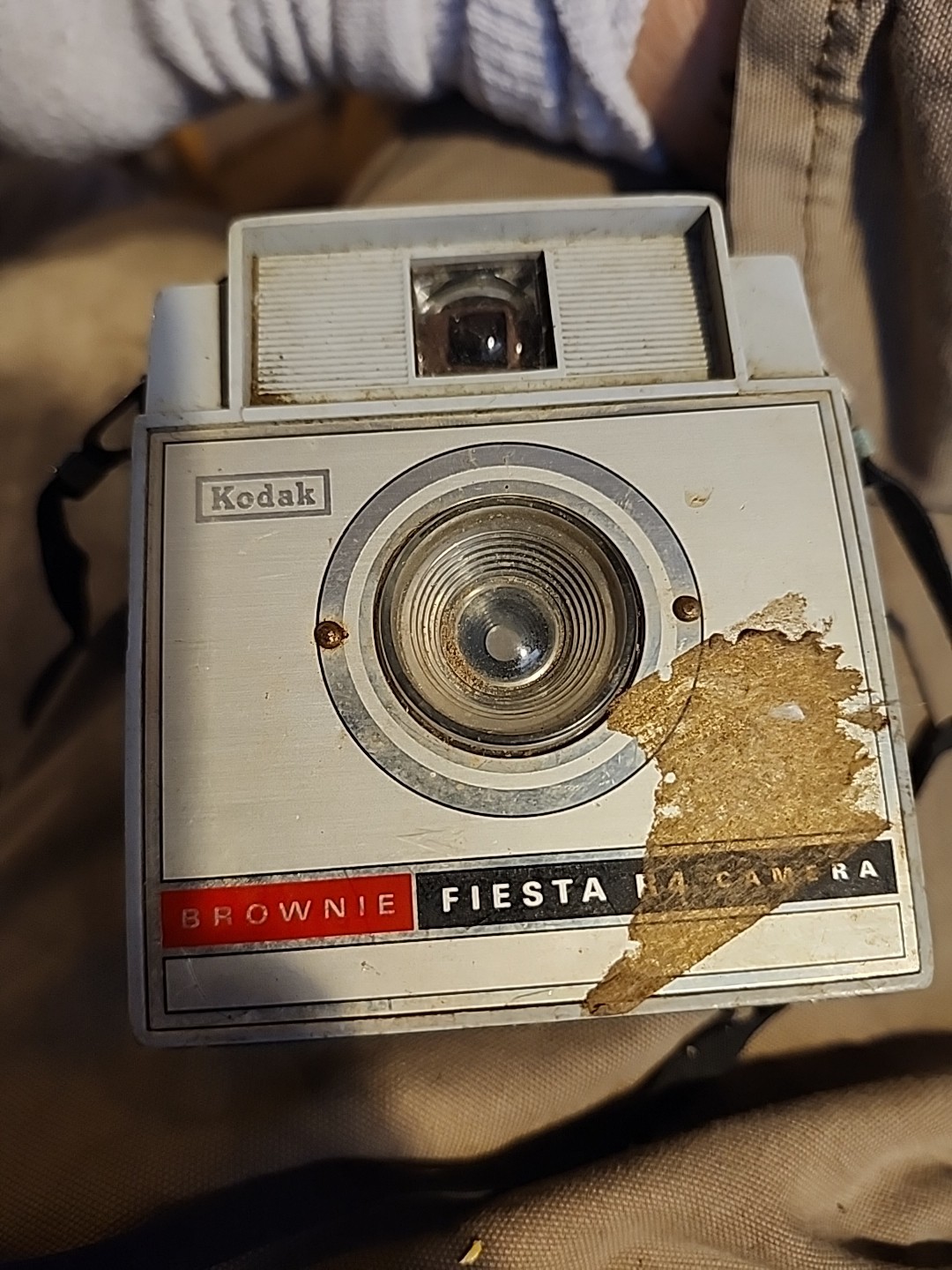 Vintage 1966 KODAK Brownie Fiesta R4 127 ROLLFILM Camera - UNTESTED
