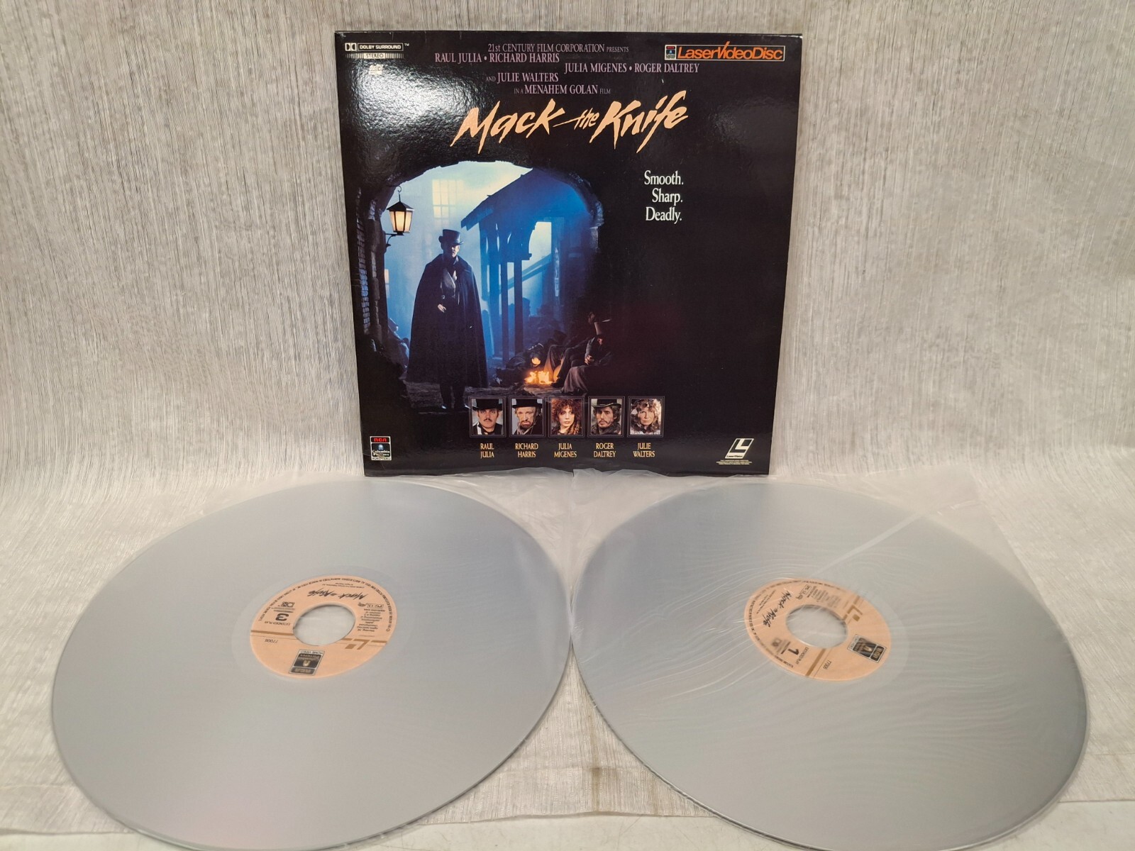 MACK THE KNIFE 2-Laserdisc LD SET EXCELLENT CONDITION RARE GREAT FILM RAUL JULIA