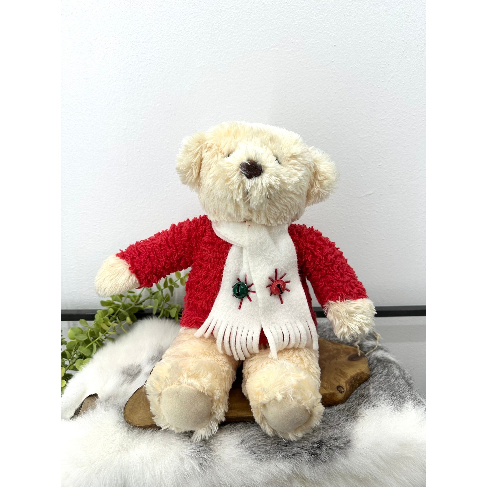 Hallmark Jingle Bear Plush plays "Jingle Bells" Christmas Holiday blonde stuffed