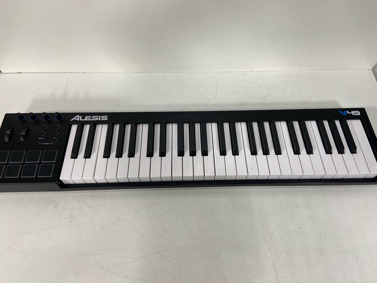 ALESIS V49 (P03054573)