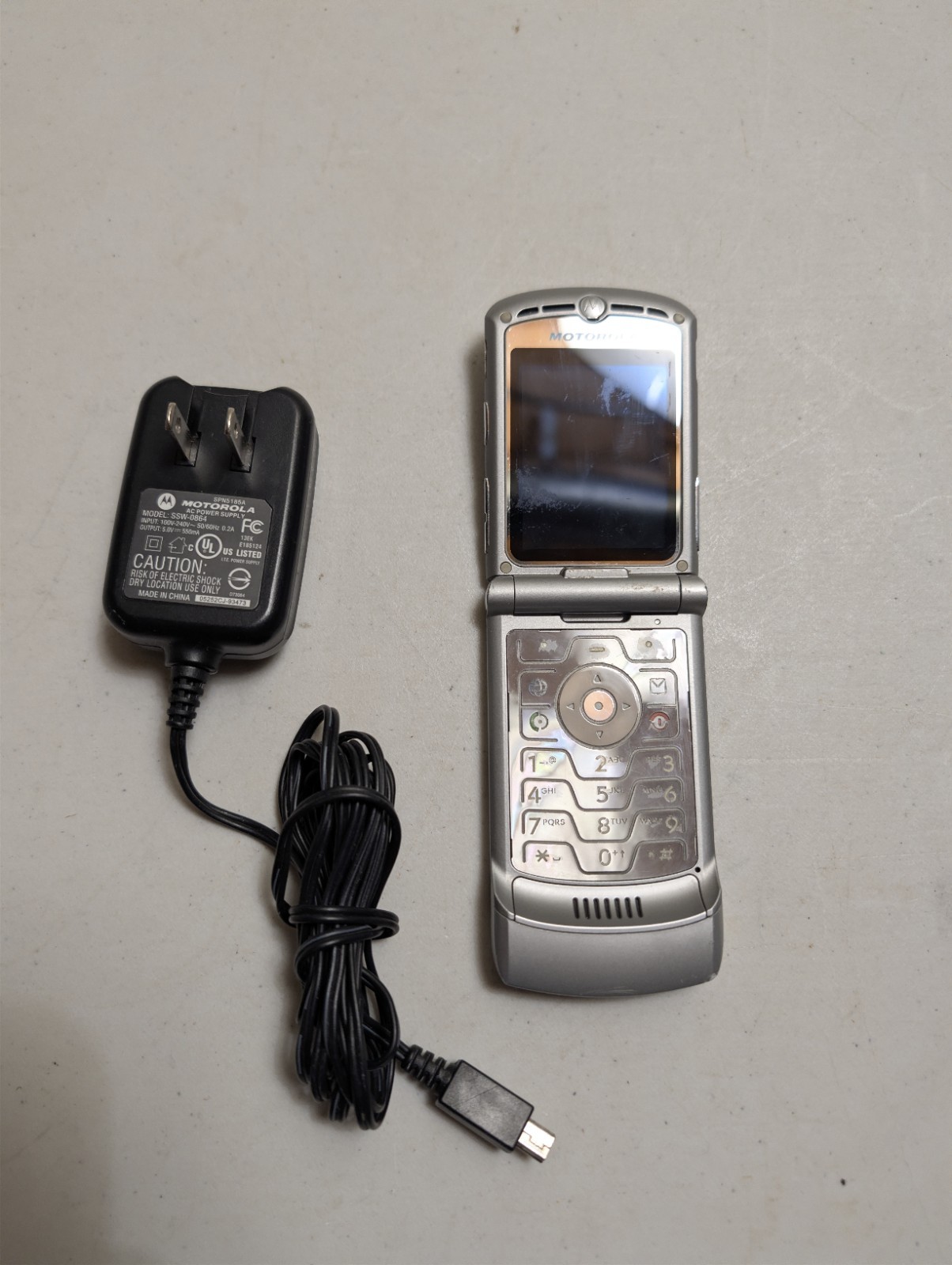 Vintage Motorola RAZR V3 Mobile Phone Flip Fold Motorola For Parts With Charger