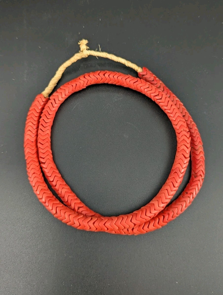  Interlocking Snake Vintage Trade Beads, RED , 9 mm , 24" Strand 