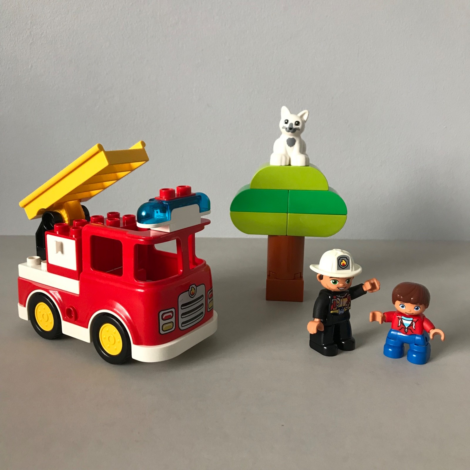 Lego Duplo 10901 Fire Truck Complete Set Firefighter Fireman Boy Cat Tree