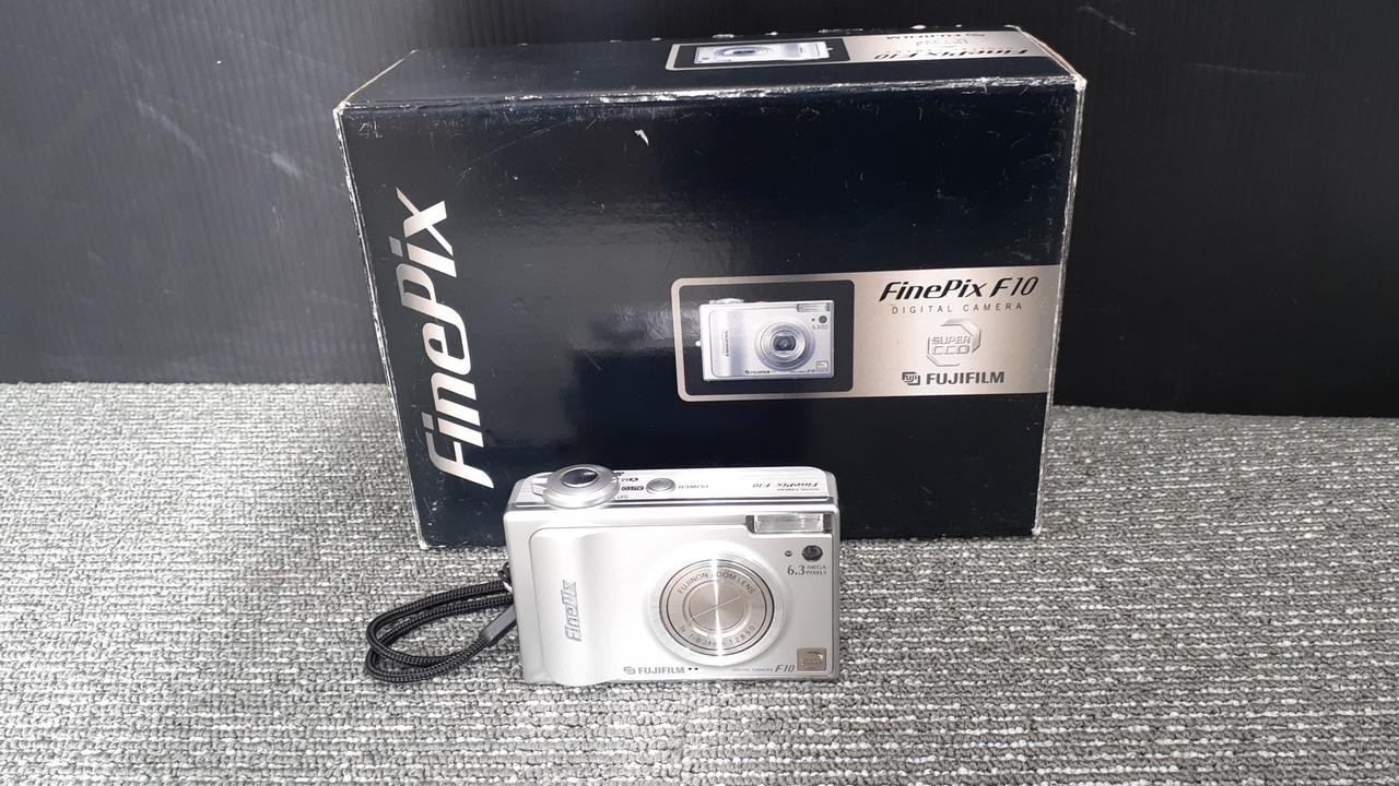 Fujifilm FinePix F10 6.6MP Digital Camera 3x Optical Zoom Used From Japan