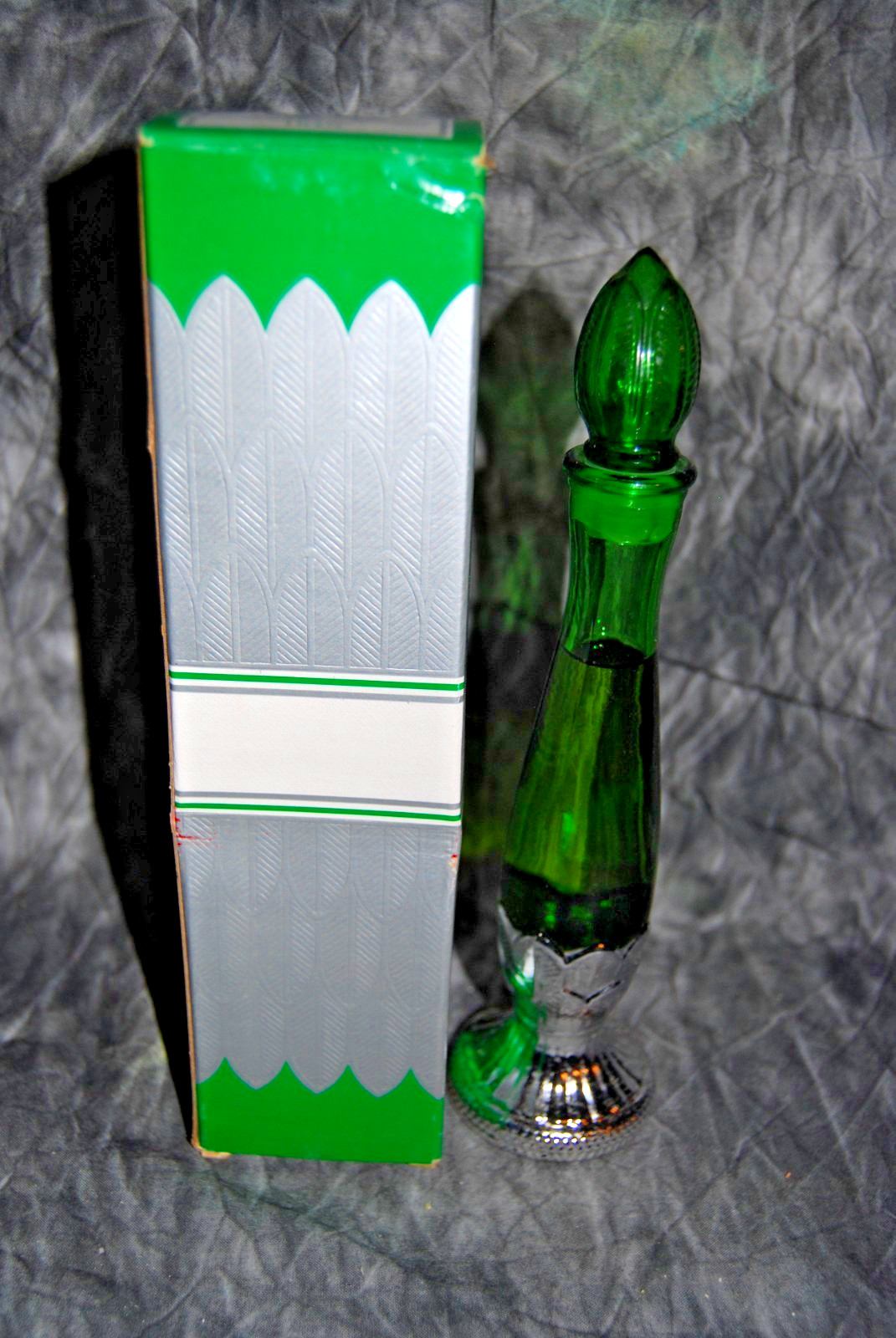 NEW NOS Vintage Avon Empire Green Bud Vase Bottle 3oz Imperial Garden Perfume