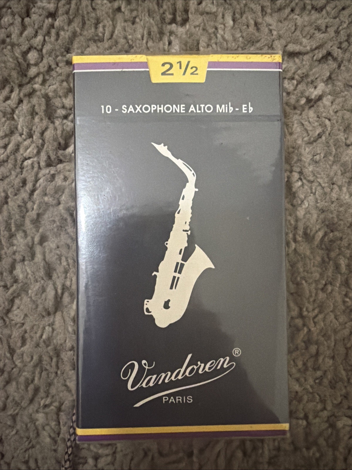 Vandoren SR2125 Alto Sax Traditional Reeds Strength 2.5 Box of 10