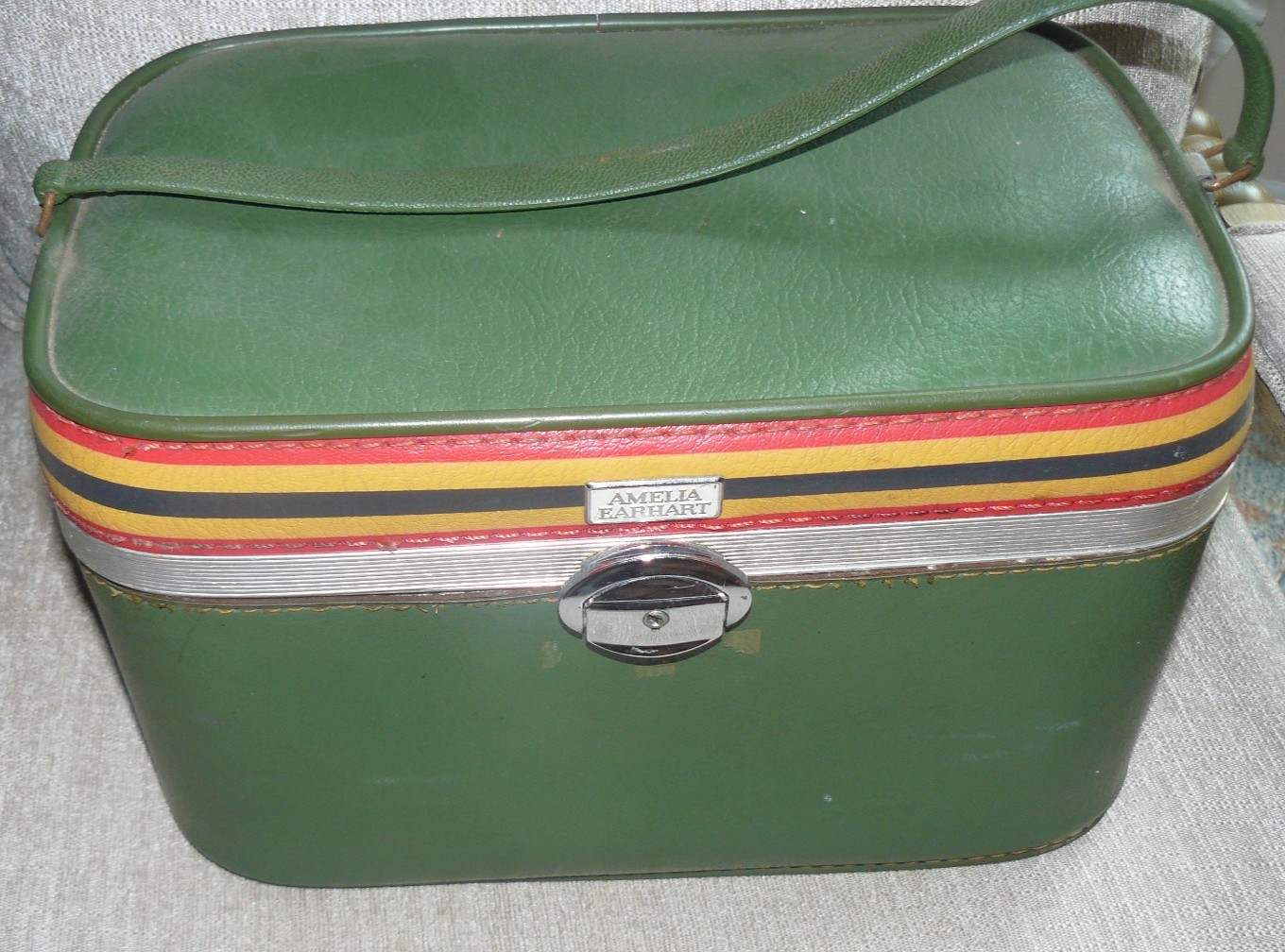 Vintage Amelia Earhart Train Case Avocado Green MCM Cosmetic Mirror Travel Bag