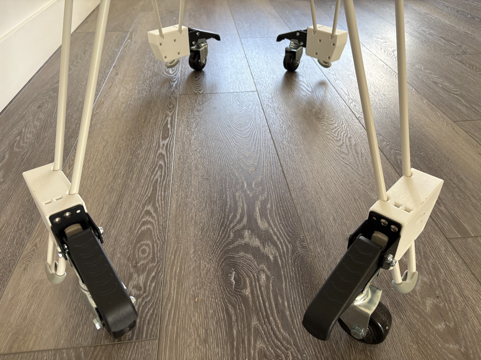 Retractable Bassinet Wheels - Compatible with SNOO (USED GOOD CONDITION )