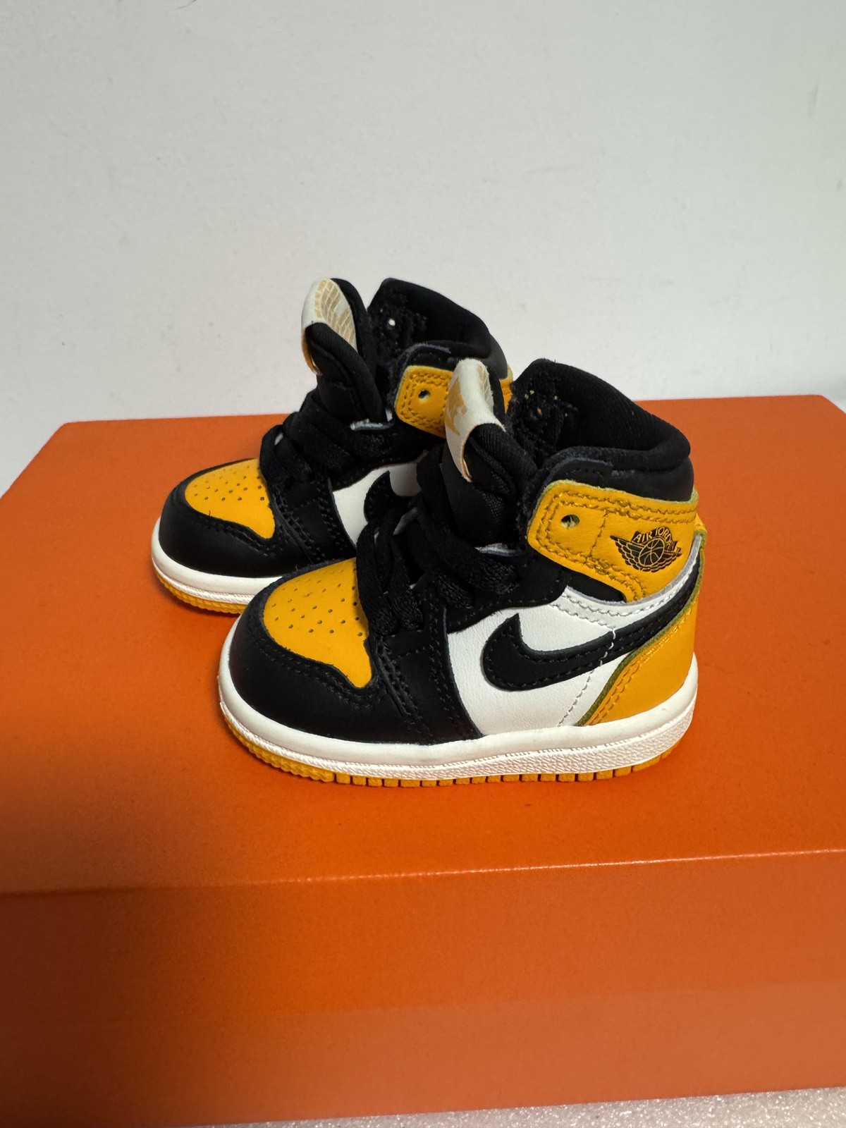 Nike Air Jordan 1 Retro High OG TD Baby Shoes Black Yellow White 2C Infant AJ1