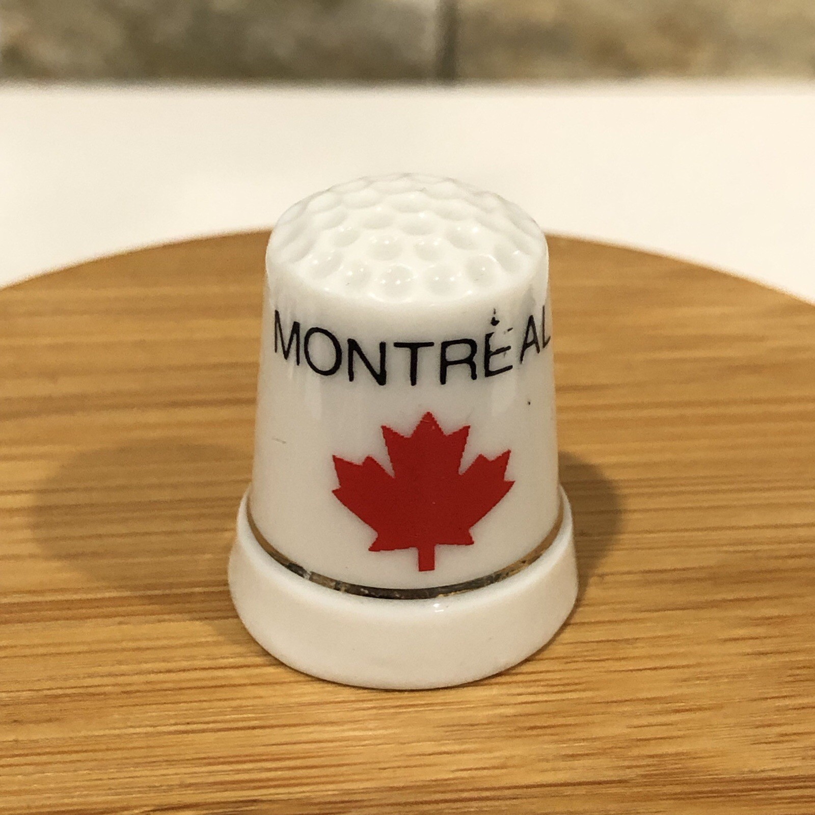 Vintage Thimble Montreal Canada Maple Leaf T25