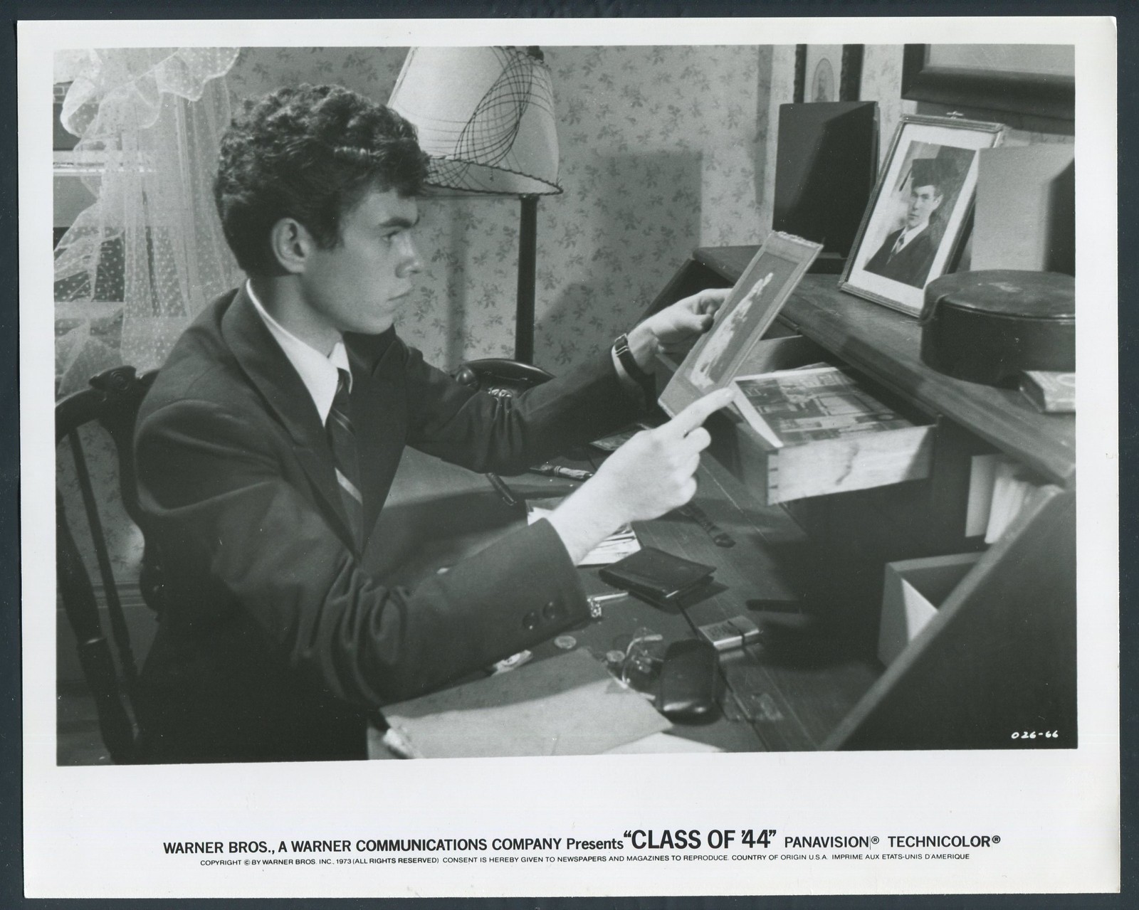 GARY GRIMES in Class Of '44 (1973) LOOKING AT PHOTO