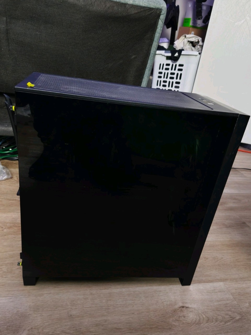 Radeon RX 9070 XT Gaming Desktop AMD Ryzen 7 5700X 32GB RAM