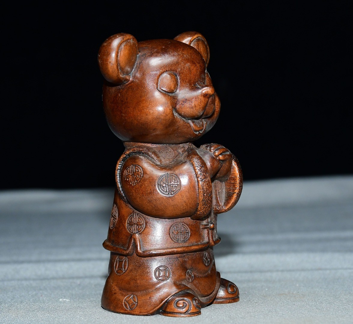 Exquisite Small Leaf Boxwood Mickey Mouse Ornament