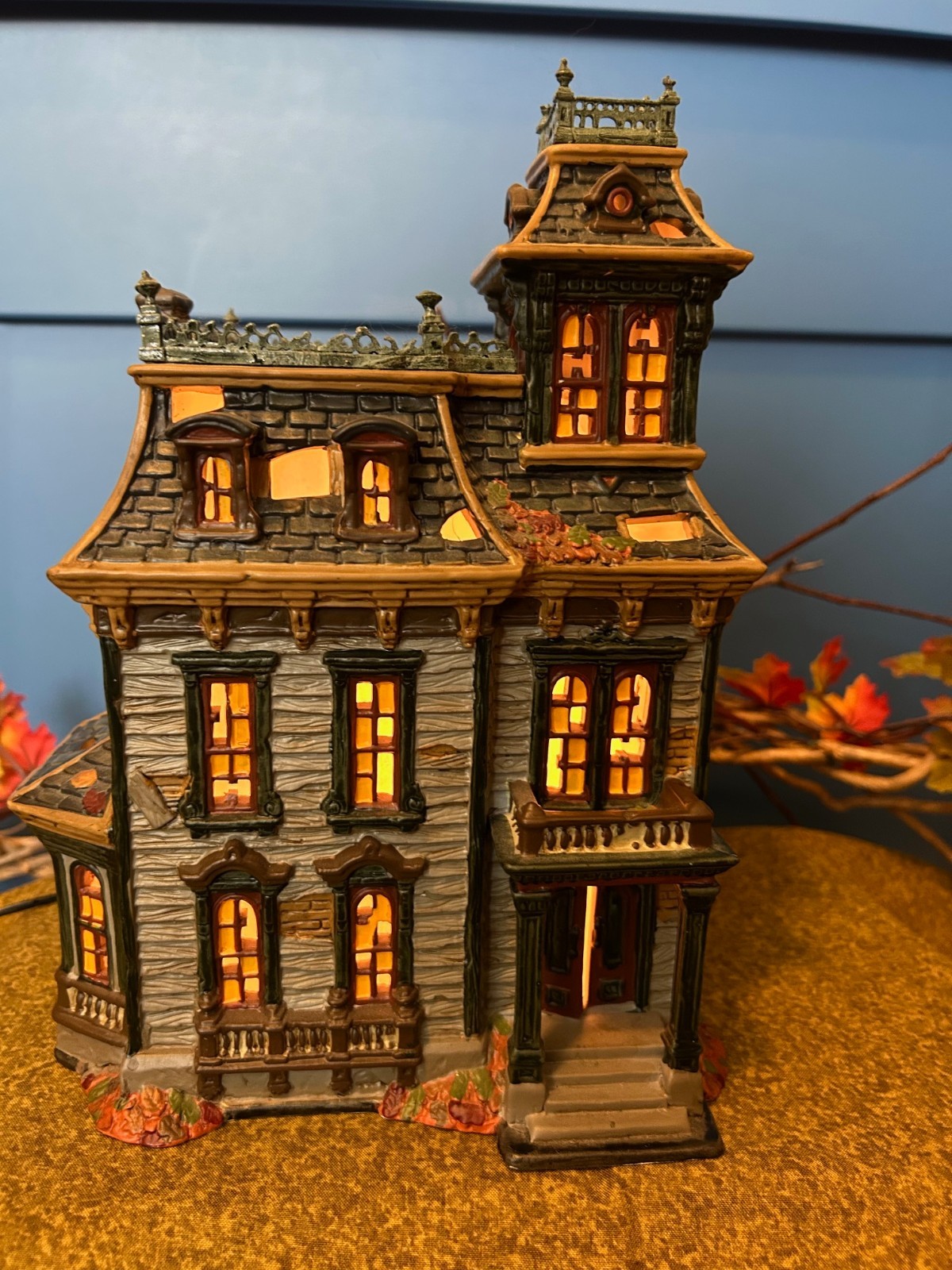 DEPT. 56 HALLOWEEN MORDECAI MANSION #4025337  (LIGHTS ONLY!)  Free shipping!