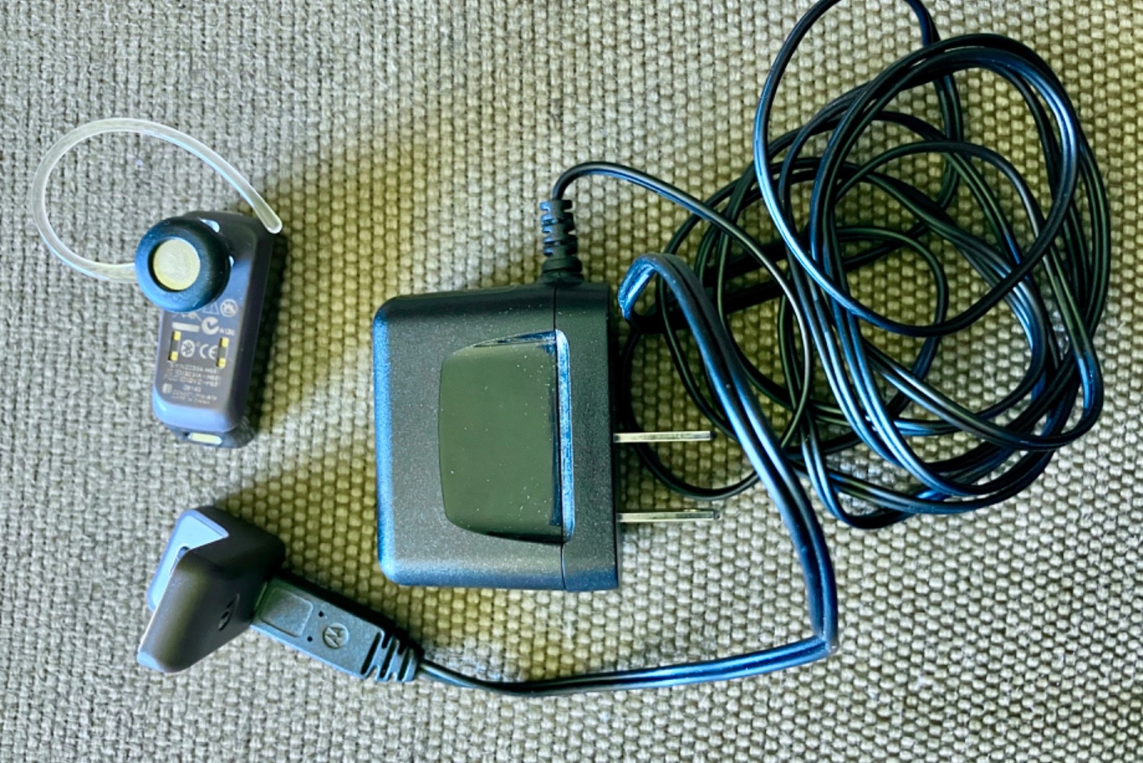 Motorola SYN2235A H681 Blue Rechargeable Bluetooth Wireless In-Ear Headset