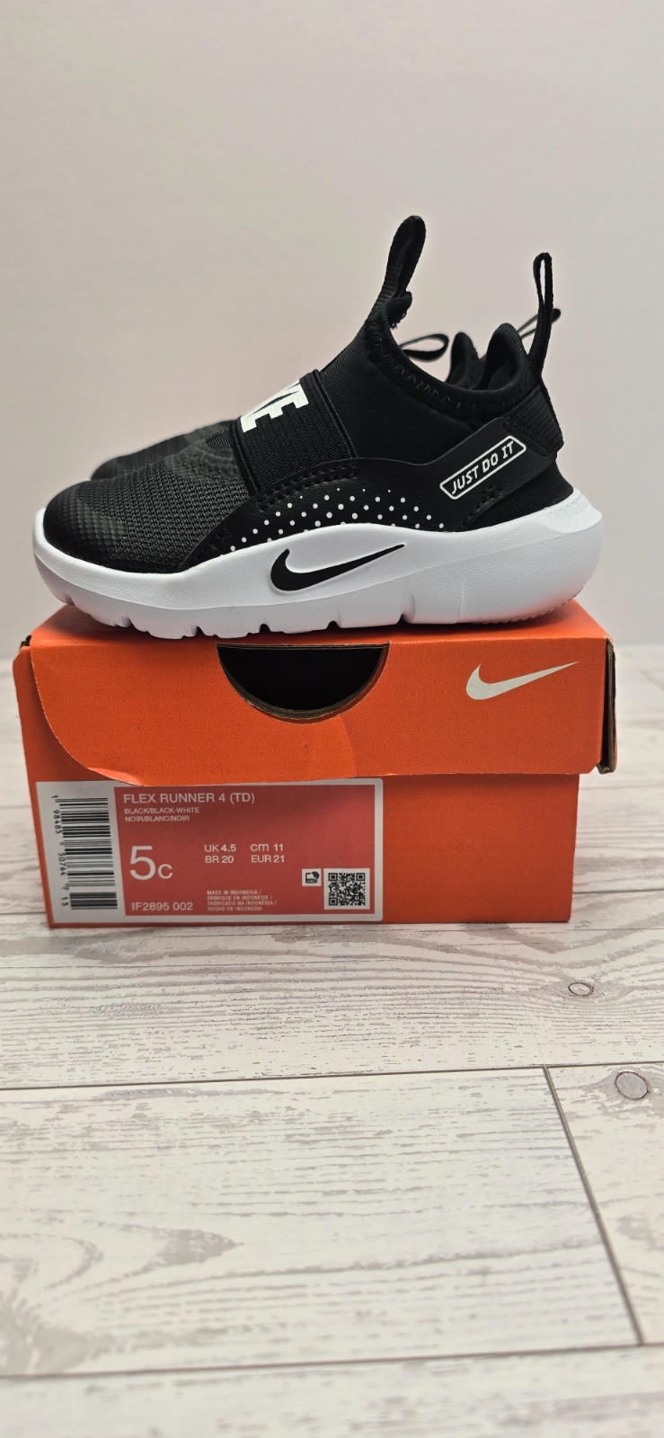 Nike Flex Runner 4 SE Black / White Toddler Shoe Size 5C NWT