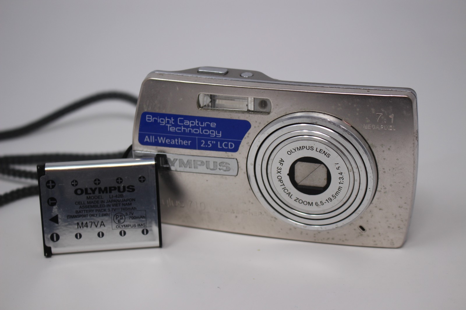 Olympus Stylus 710 7.1 MP Digital Camera Silver & Battery Point Shoot Tested